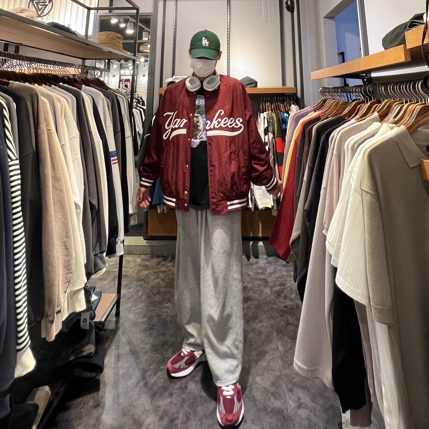 Apple AirPods Max Lightning Silver (Korean Ver.), New Balance 993 Made in USA Burgundy - D Standard 착용 스타일 - 2