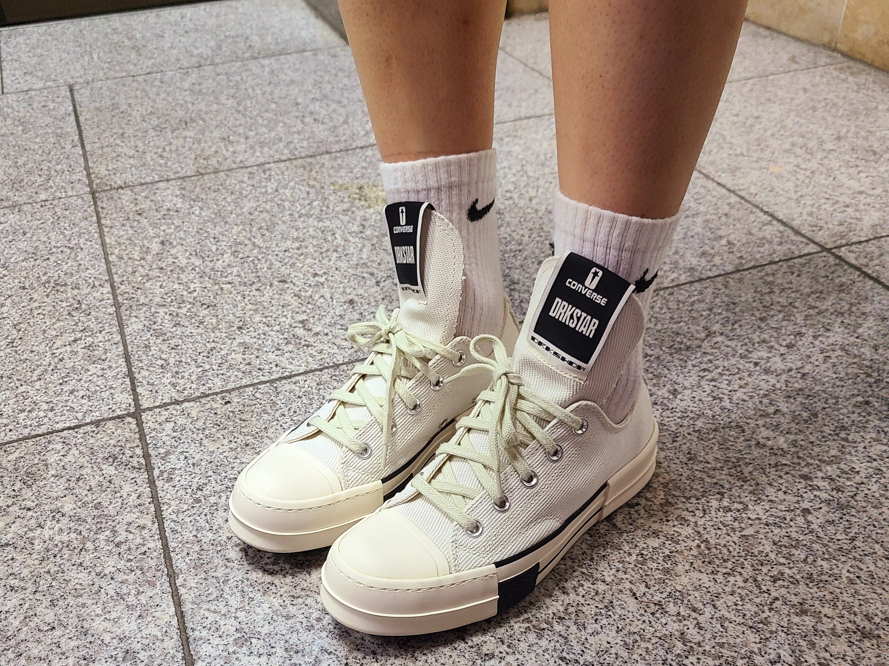 Converse x Drkshdw Drkstr Chuck 70 Ox White 착용 스타일 - 5