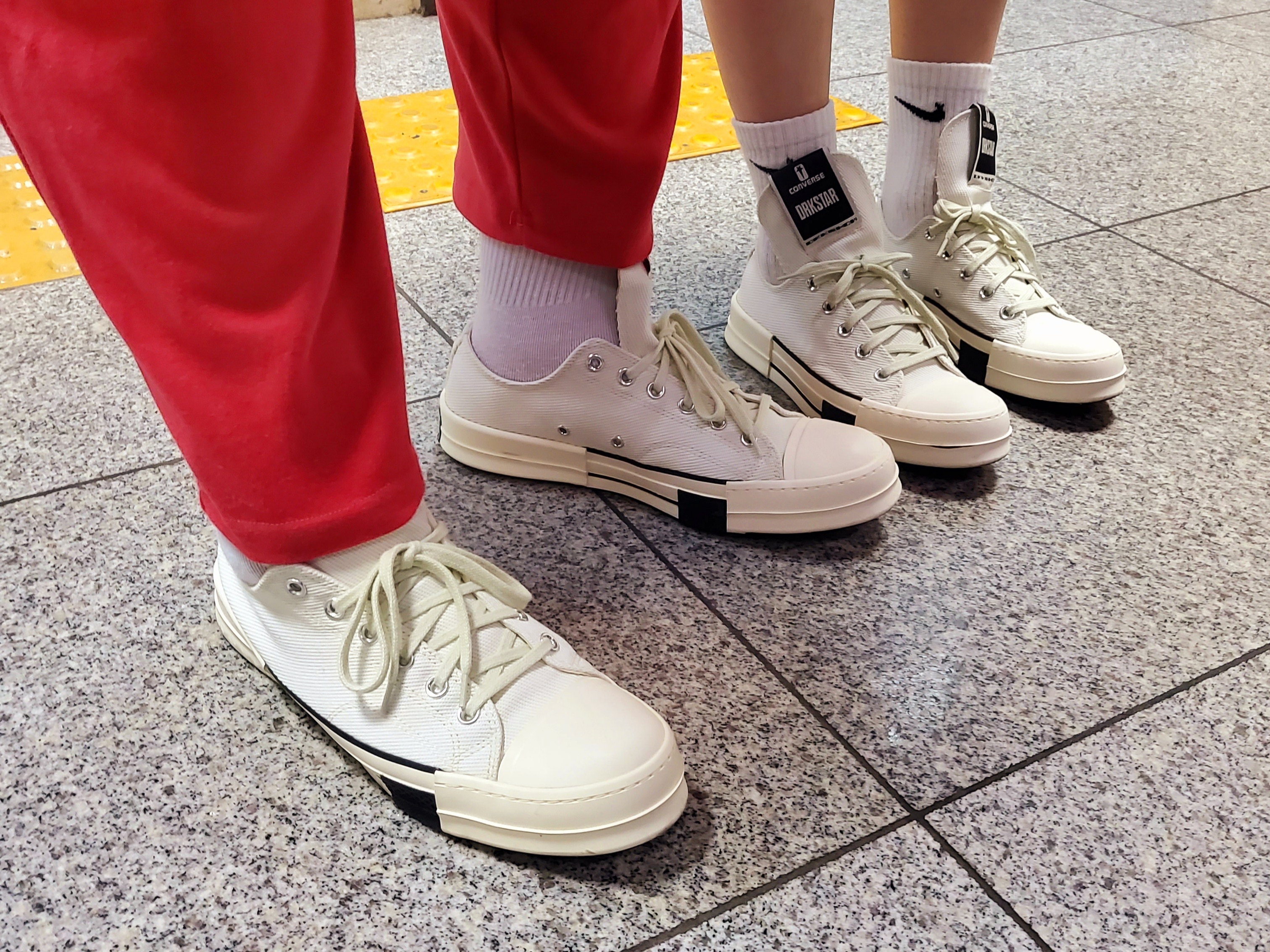 Converse x Drkshdw Drkstr Chuck 70 Ox White 착용 스타일 - 1