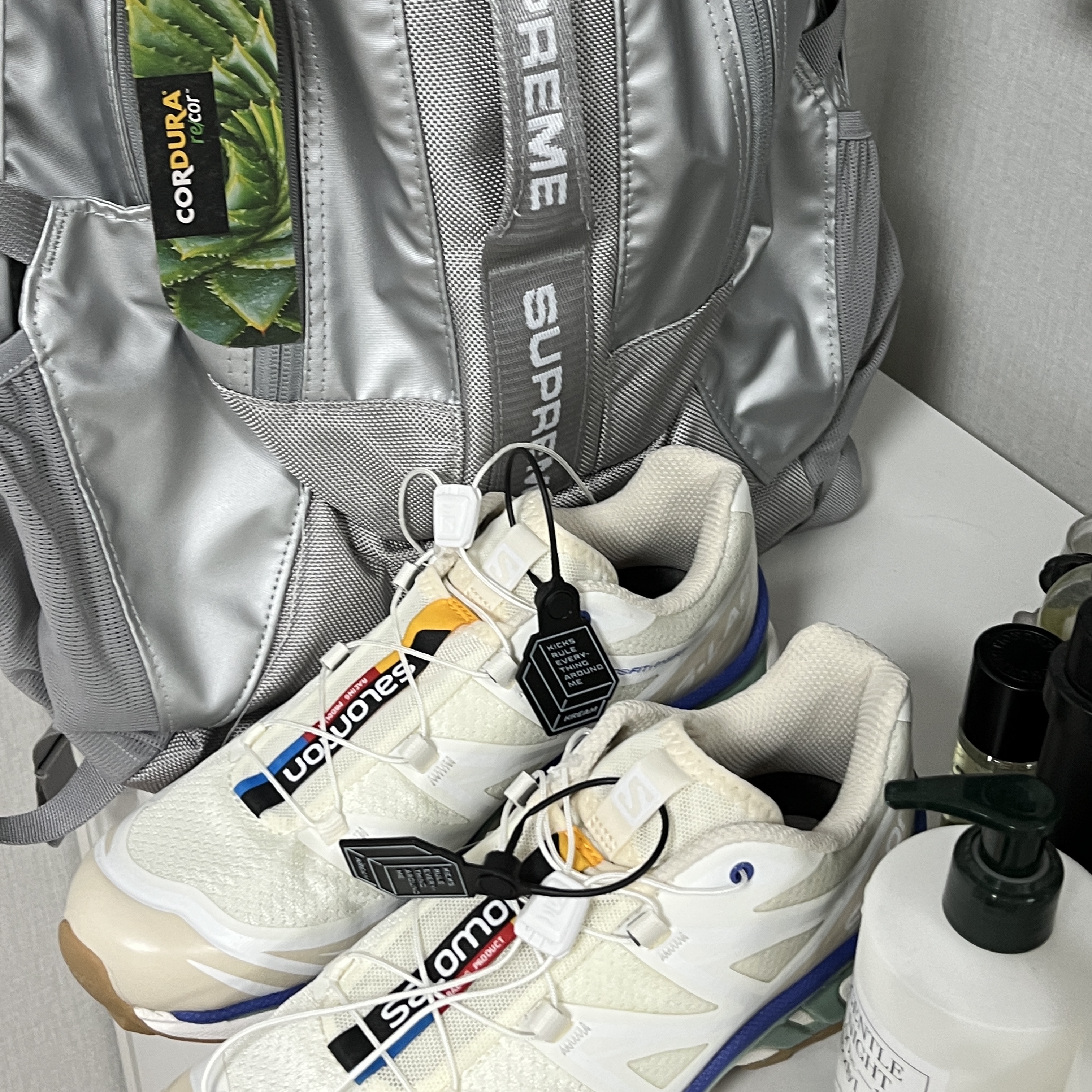 Salomon XT-6 Vanilla Ice Granite Green Gum, Supreme Backpack Silver - 22FW 착용 스타일 - 1