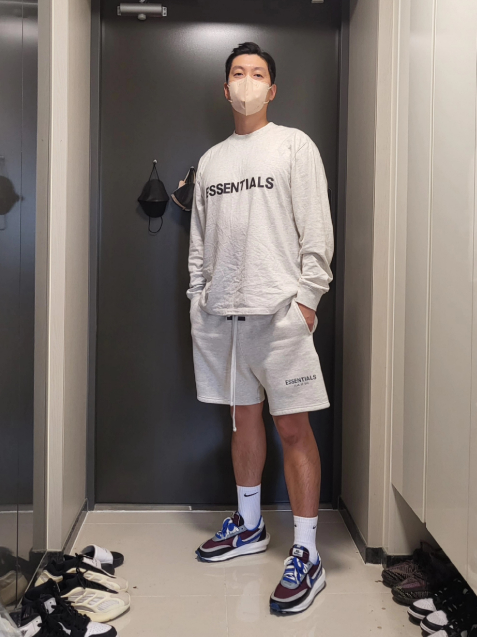Nike x Sacai x Undercover LDWaffle Night Maroon Team Royal, Essentials The Core Collection Sweatshorts Oatmeal 착용 스타일