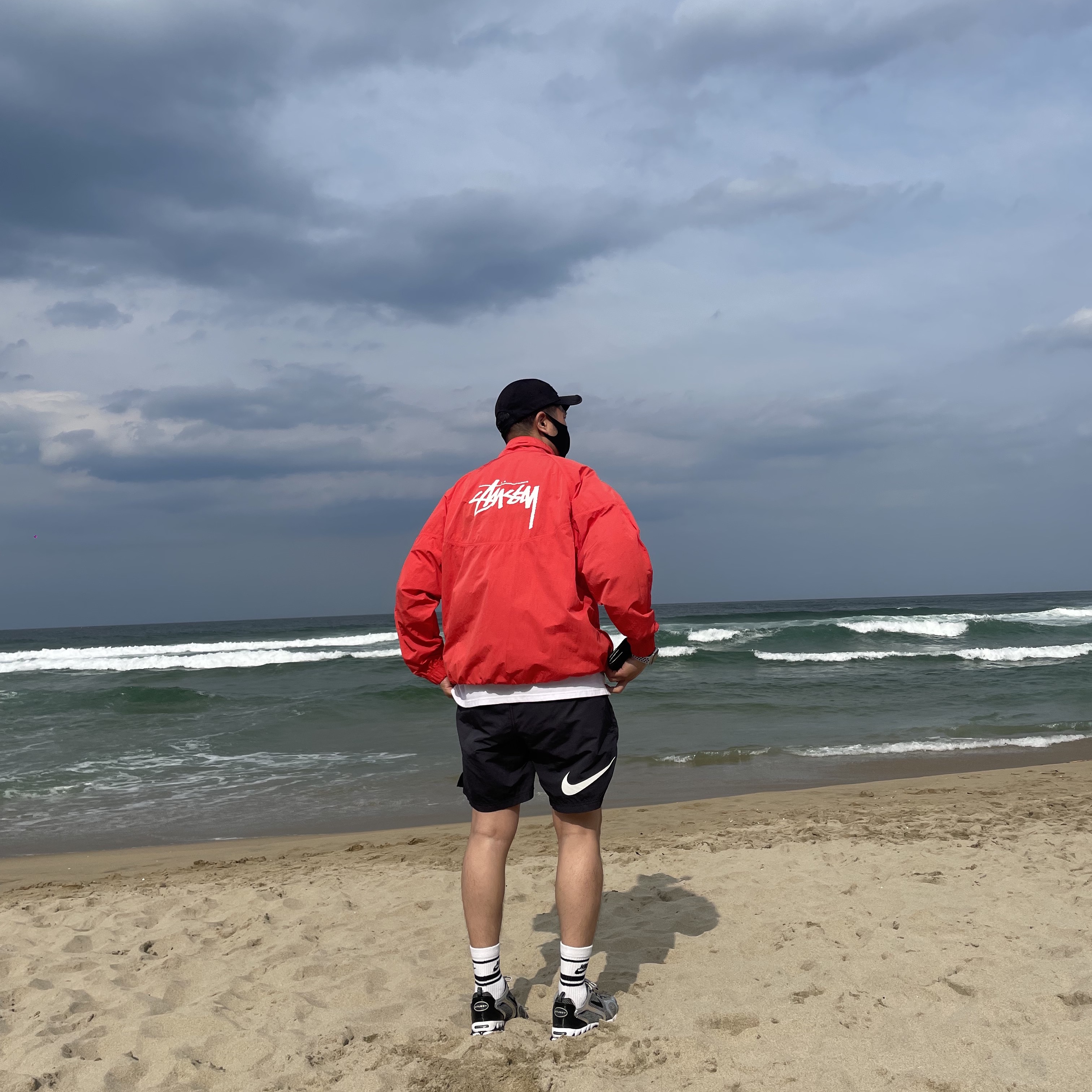 Nike x Stussy Water Shorts Off Noir, Nike x Stussy Water Shorts Habanero Red 착용 스타일 - 5