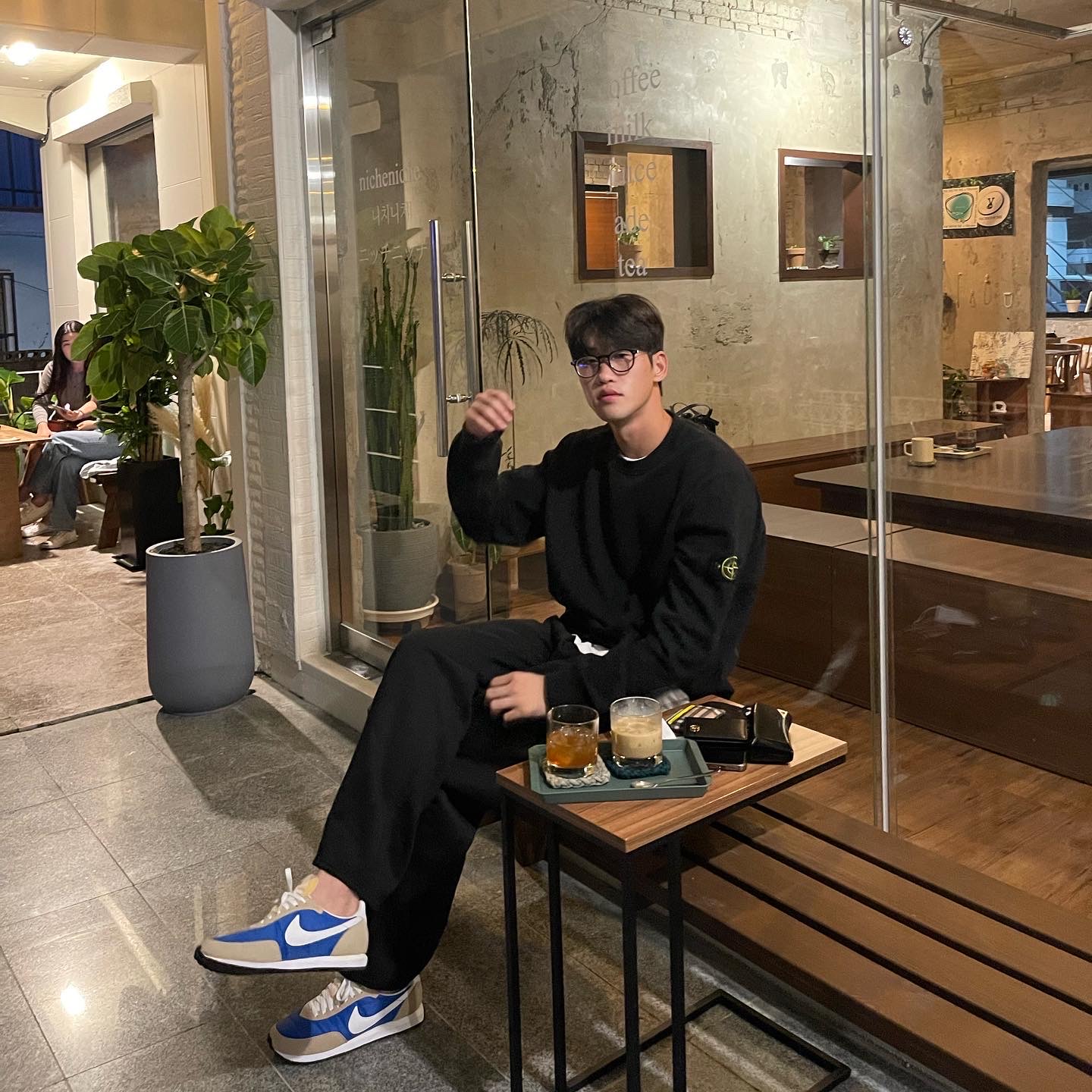 Stone Island 63020 Crewneck Sweatshirt Black - 22FW 착용 스타일 - 2