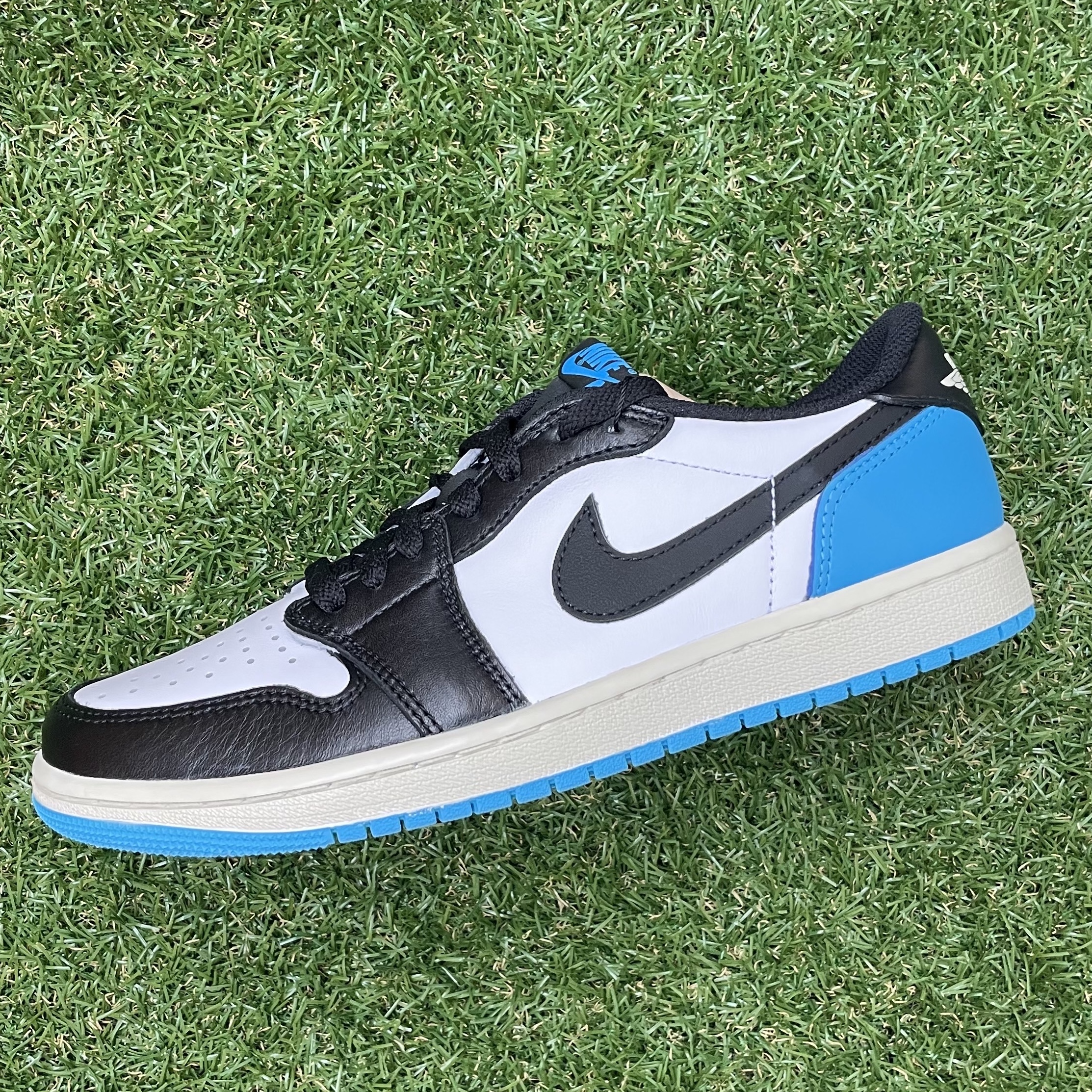 Jordan 1 Retro Low OG Black and Dark Powder Blue, (W) Jordan 1 Retro Low OG Black and Dark Powder Blue 착용 스타일 - 5