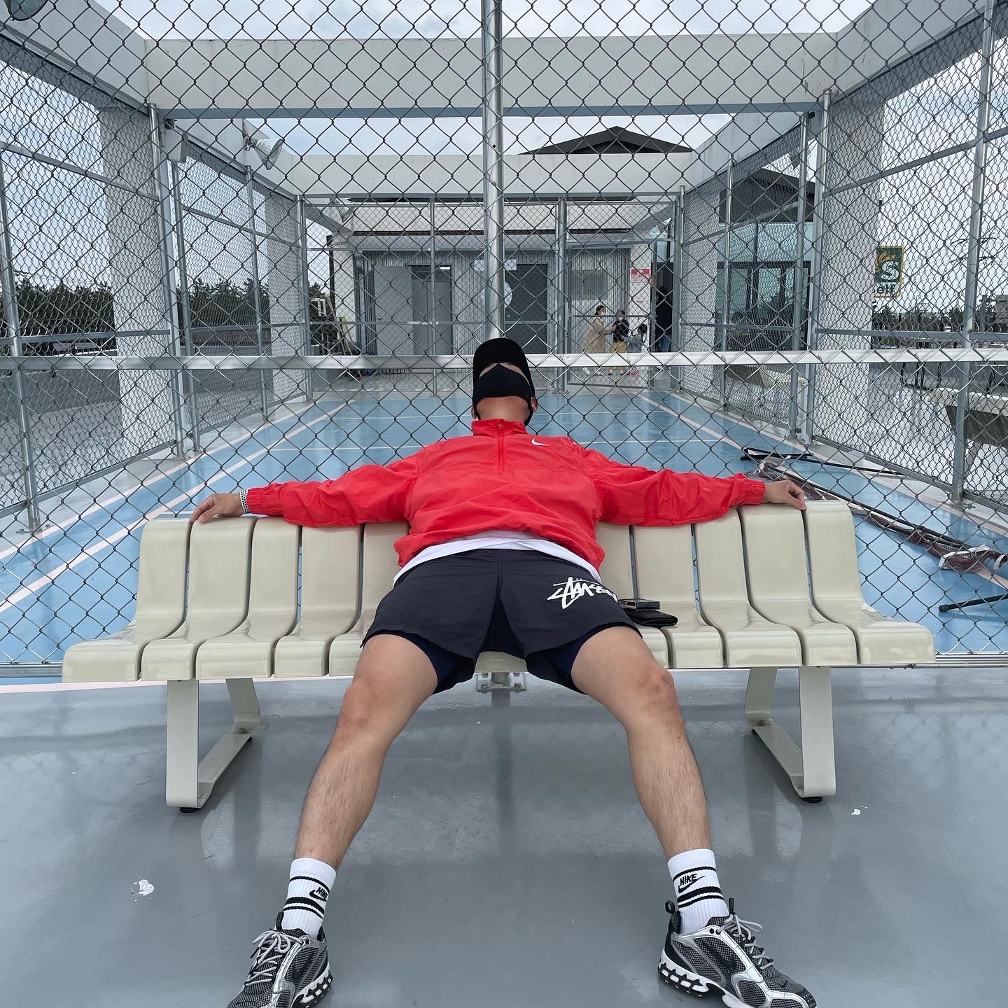 Nike x Stussy Water Shorts Off Noir, Nike x Stussy Water Shorts Habanero Red 착용 스타일 - 2