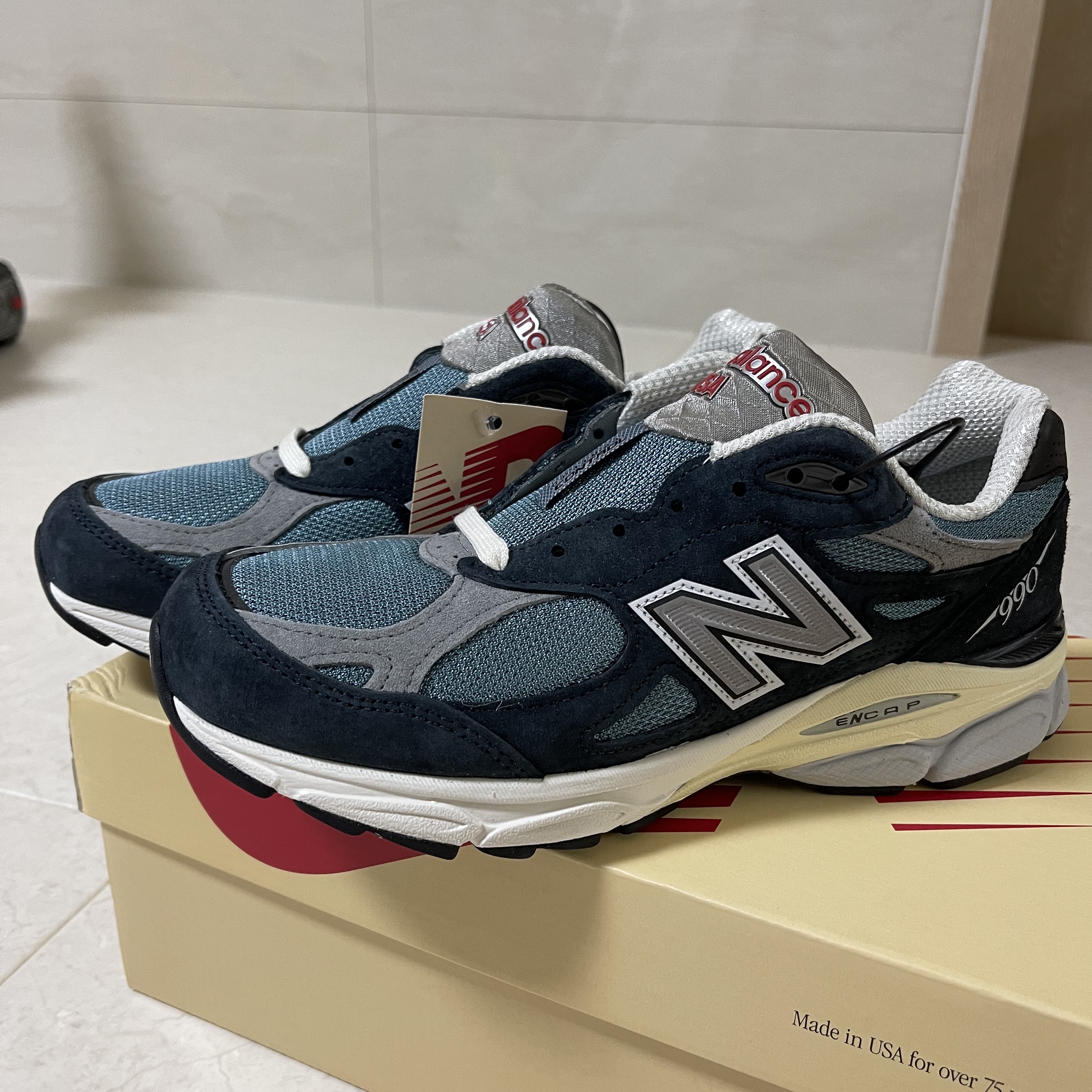 New Balance 990v3 Made in USA Navy Spring Tide 착용 스타일 - 1