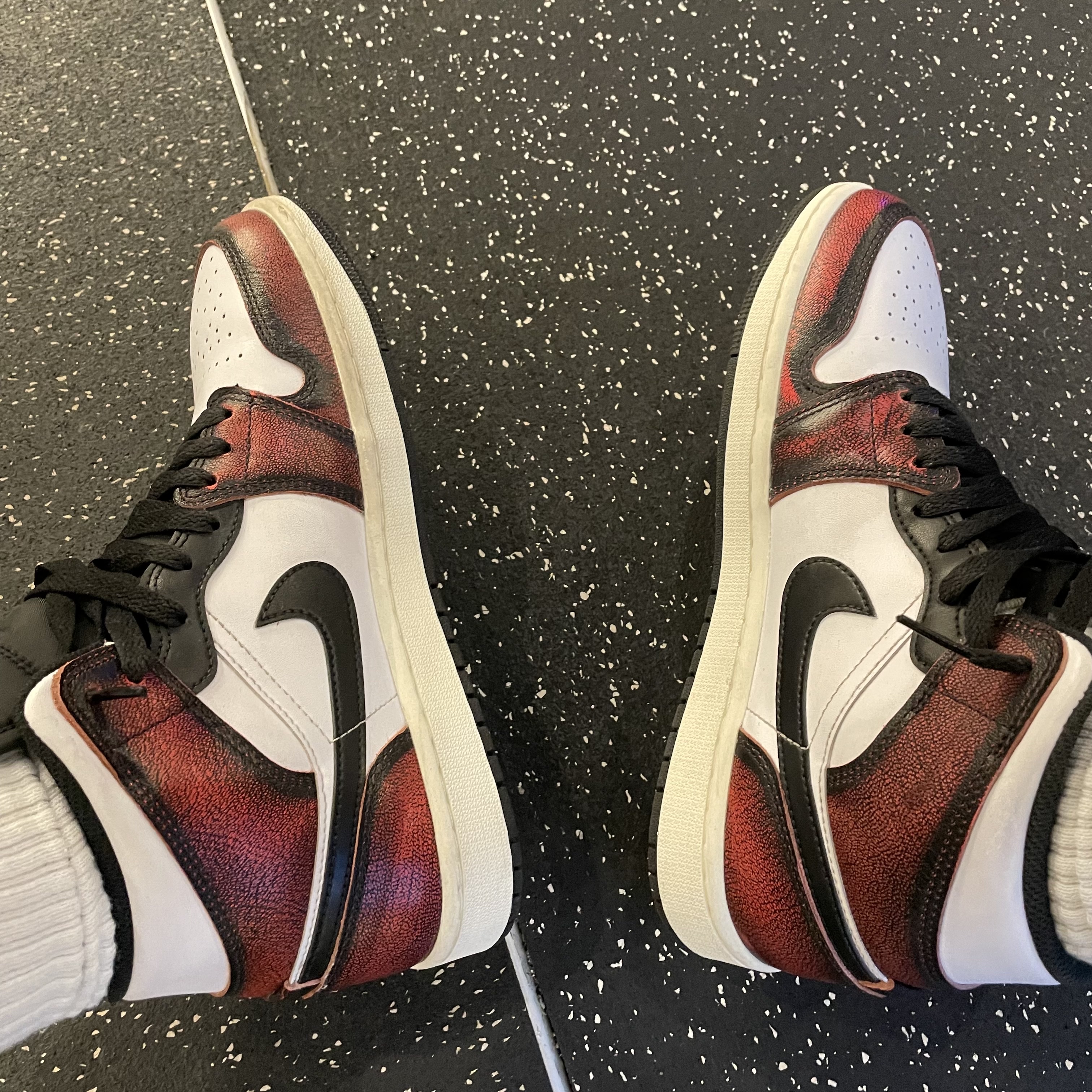 Jordan 1 Mid SE Infrared 23 착용 스타일