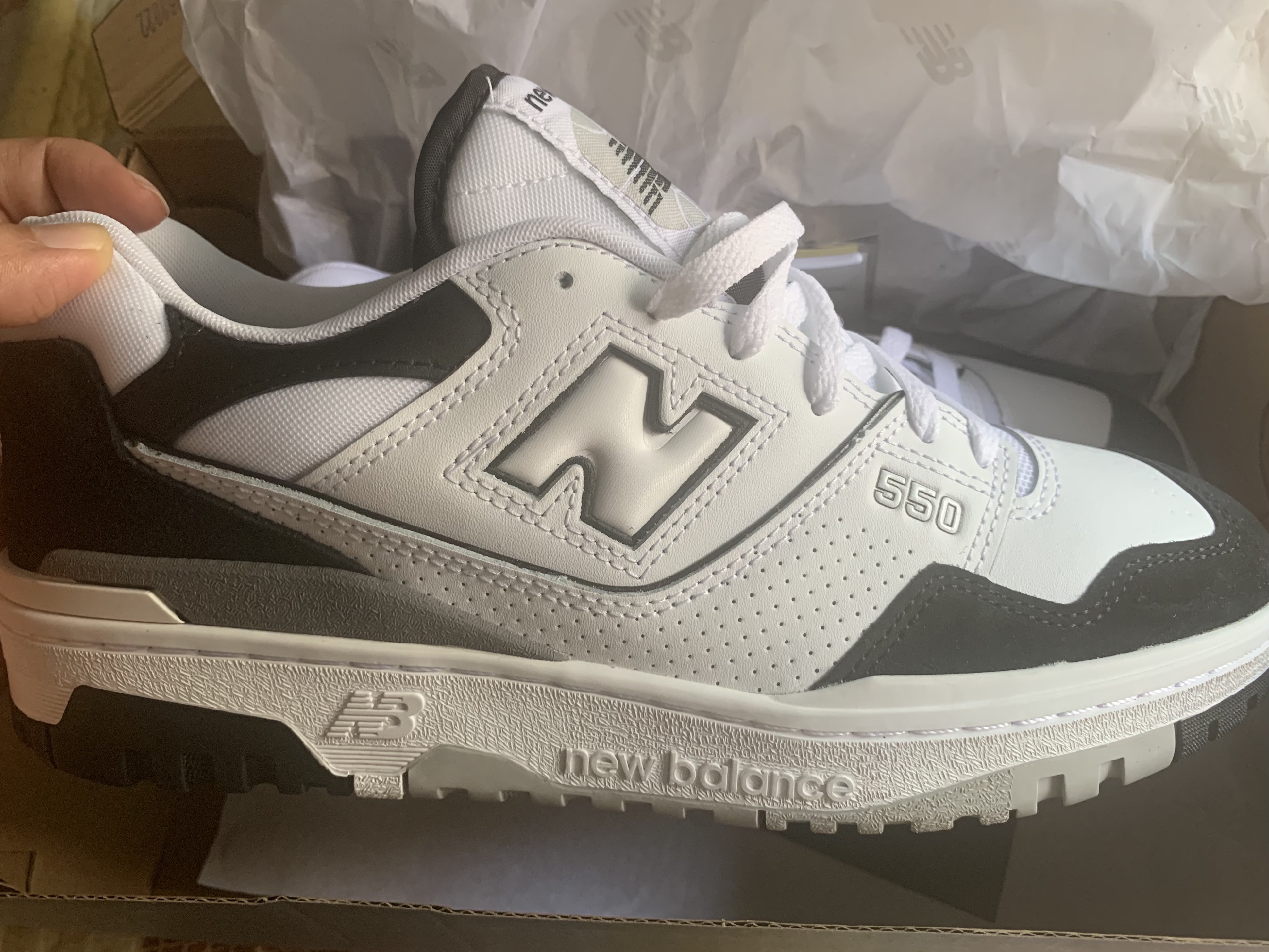 New Balance 550 White Black - D Standard 착용 스타일