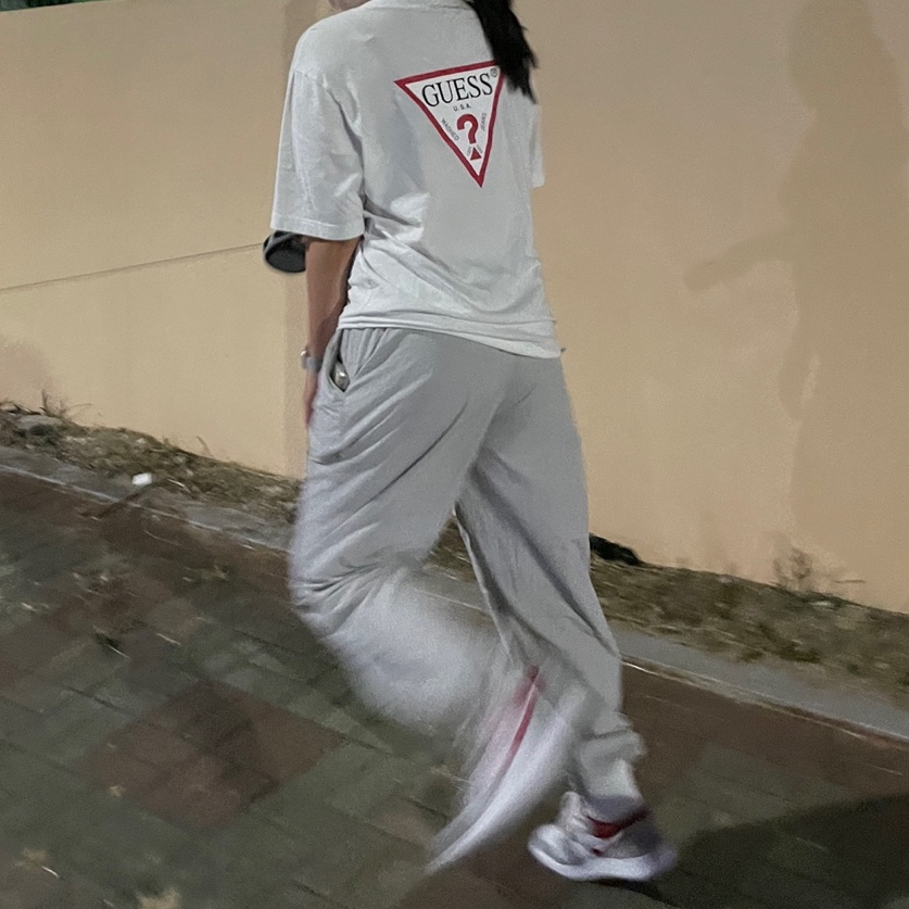 Jordan 1 Low SE Light Smoke Grey Gym Red 착용 스타일 - 2
