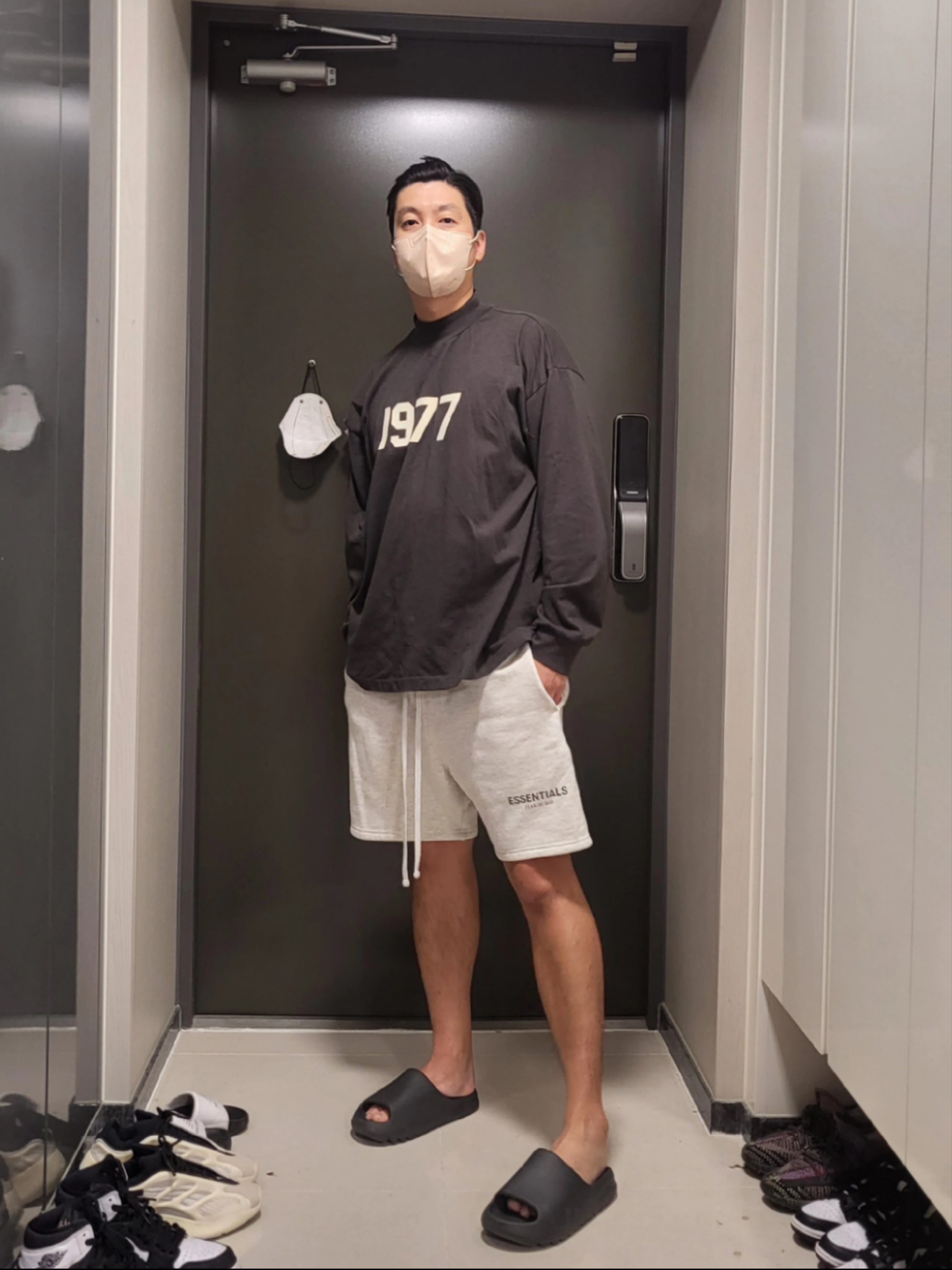 Essentials 1977 Long Sleeve T-Shirt Iron - 22SS, Essentials The Core Collection Sweatshorts Oatmeal 착용 스타일