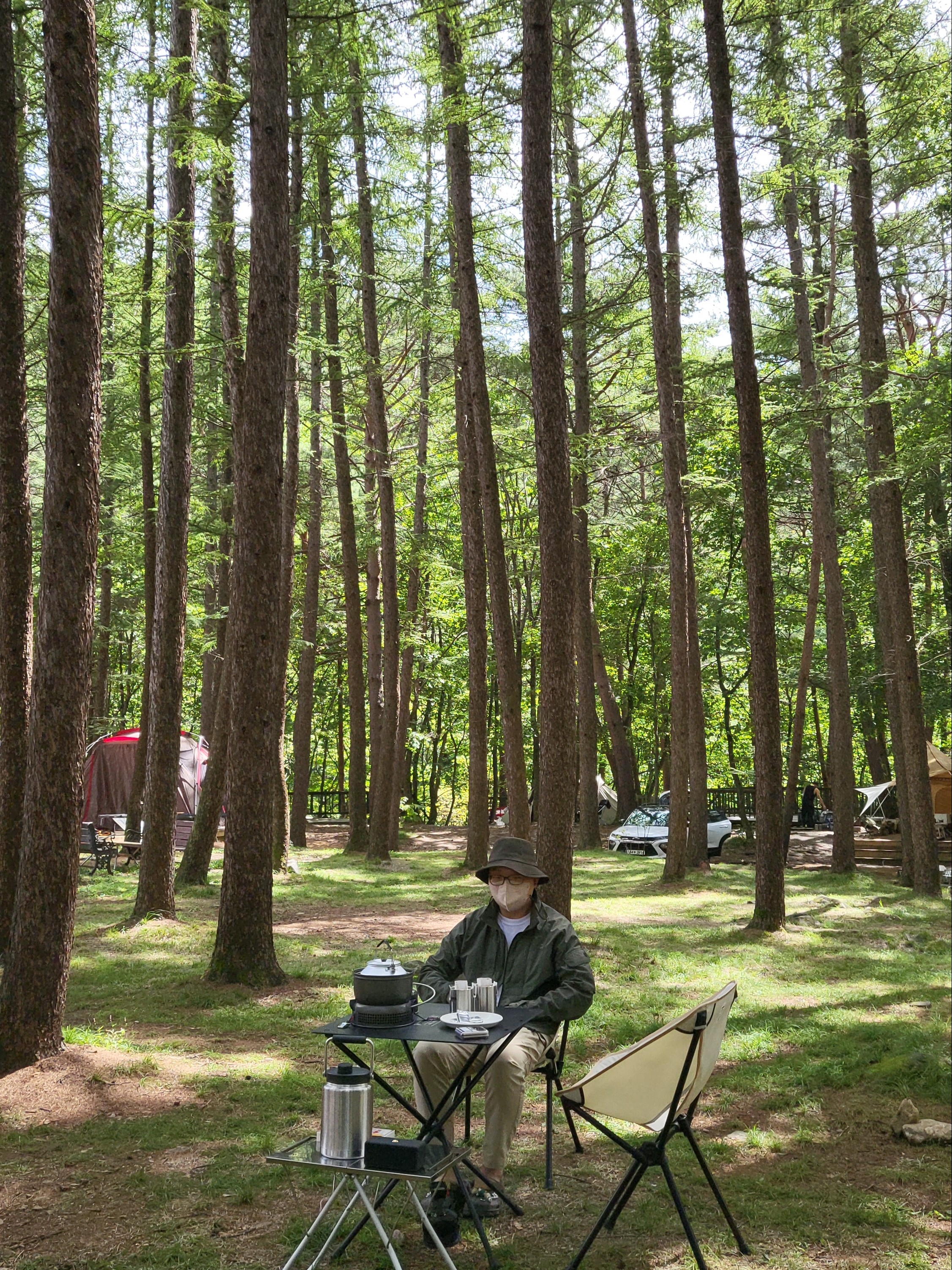 Helinox x Neighborhood HP-Cafe Table Black - 22SS, Helinox x Neighborhood E-Cafe Chair Natural - 22SS 착용 스타일 - 2