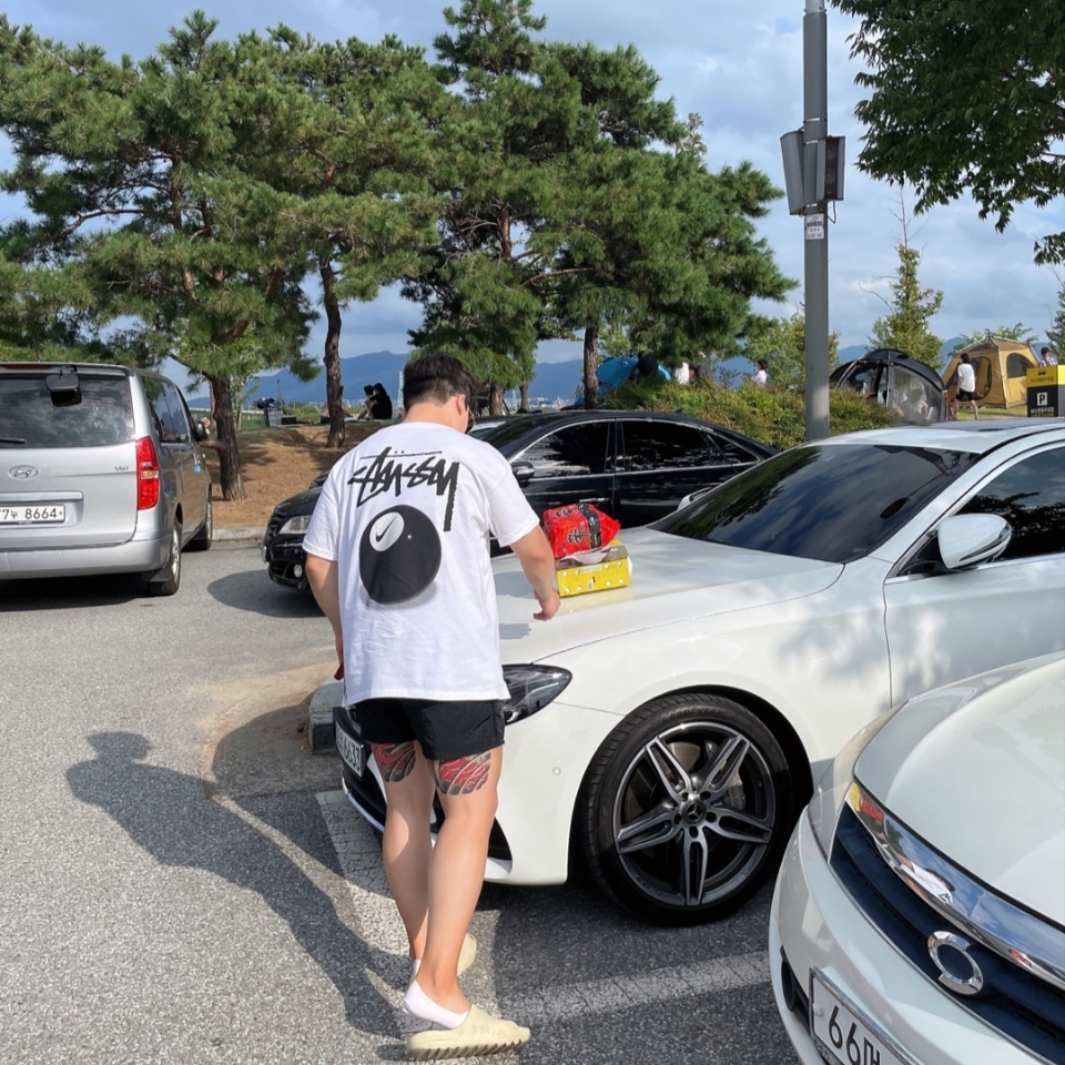Nike x Stussy NRG FL SS 8 Ball T-Shirt White (DO9322-100) 착용 스타일