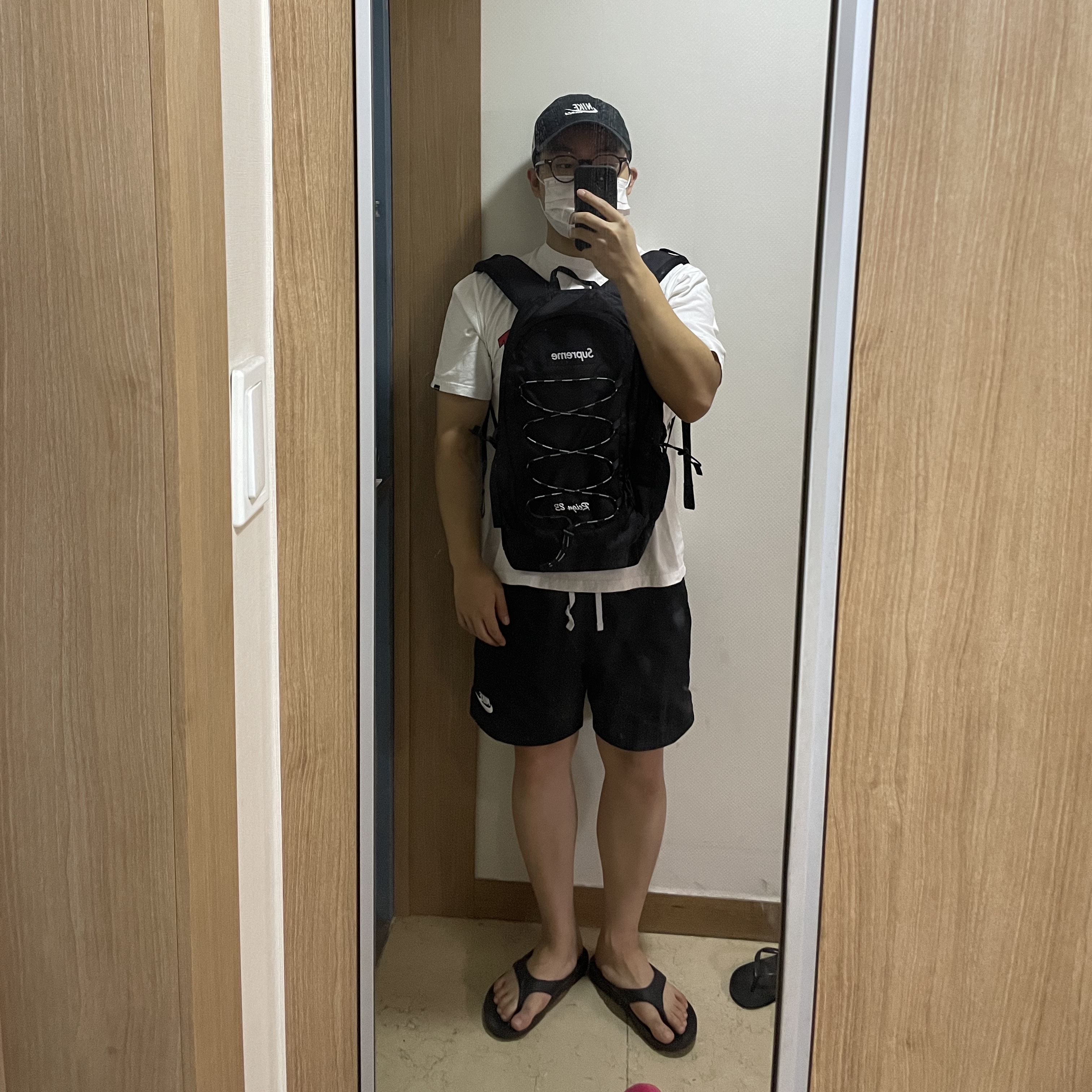 Supreme Backpack Black - 22SS, Oofos OOriginal Black 착용 스타일 - 2
