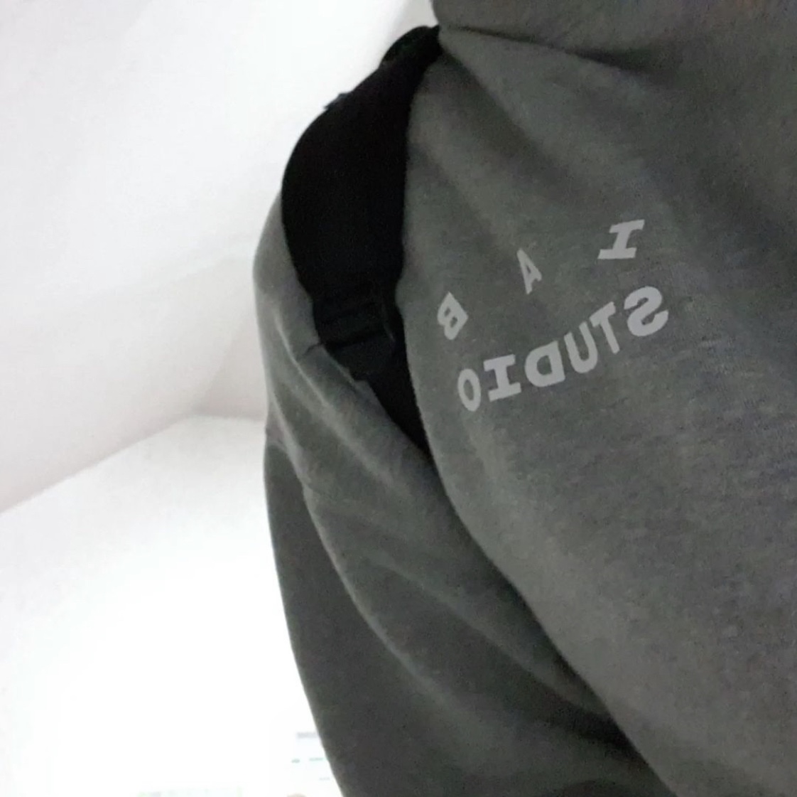IAB Studio Hoodie Gray - 21SS 착용 스타일
