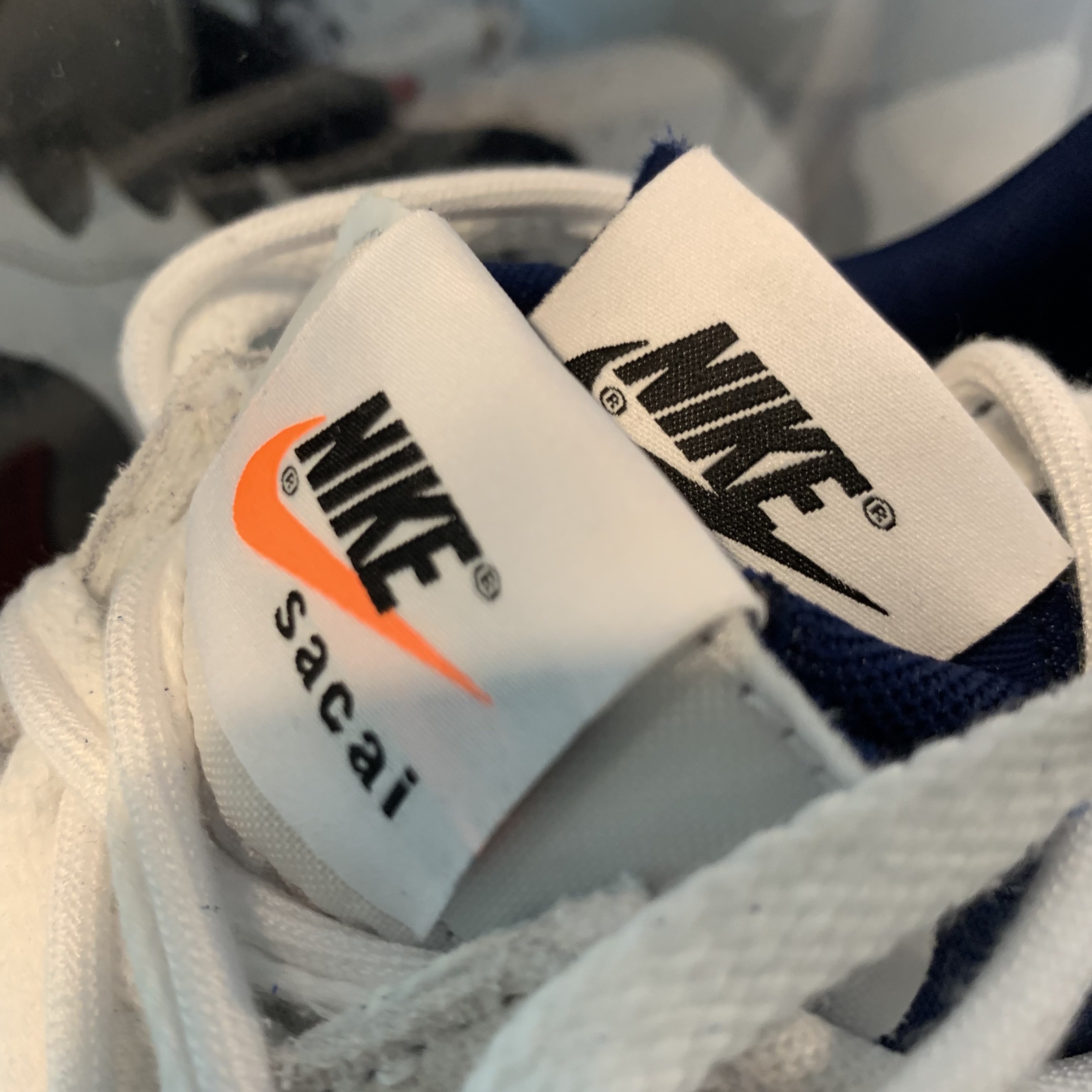 Nike x Sacai Zoom Cortez SP White and University Red 착용 스타일 - 2