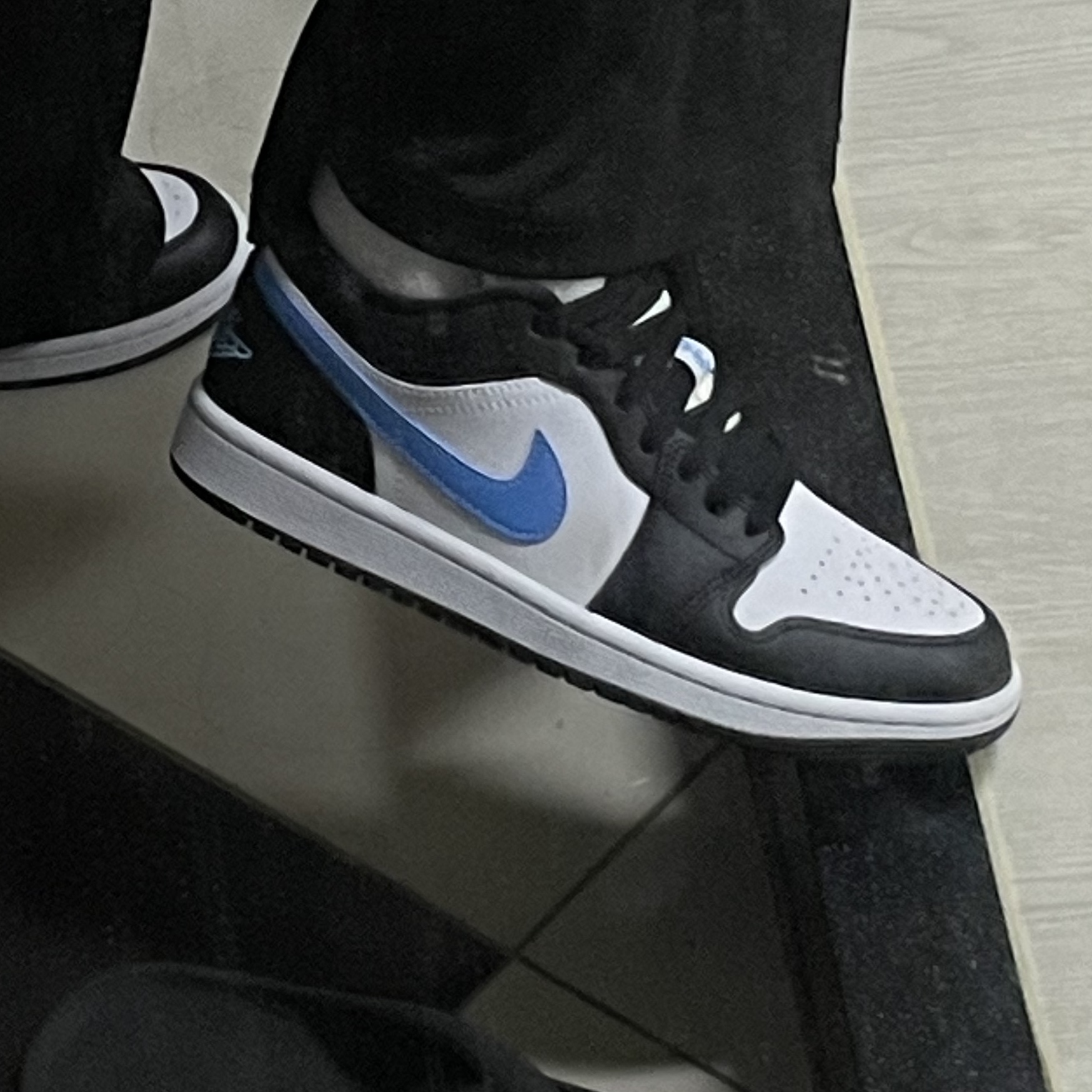 (W) Jordan 1 Low Black University Blue 착용 스타일 - 3