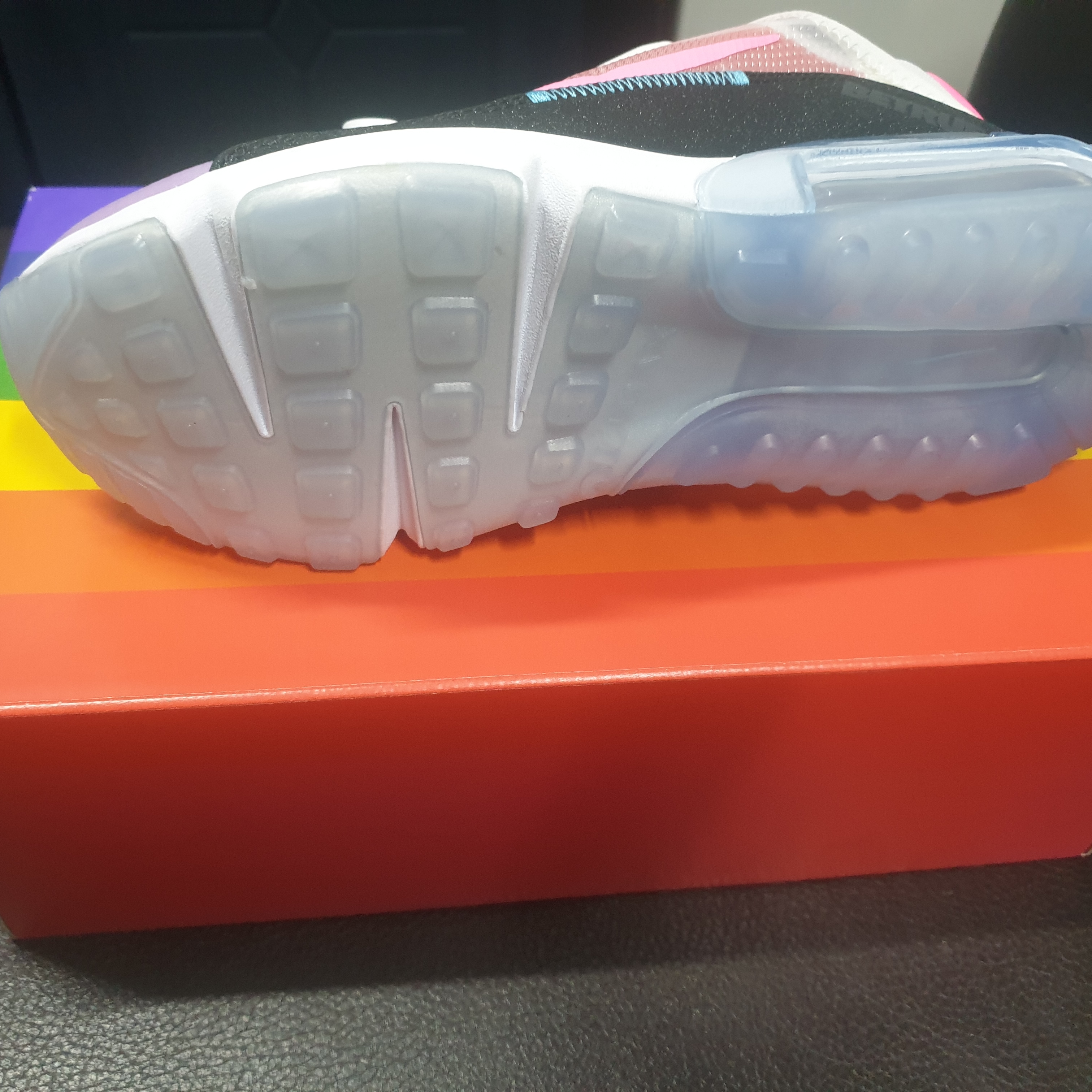 Nike Air Max 2090 Be True 2020 착용 스타일 - 2