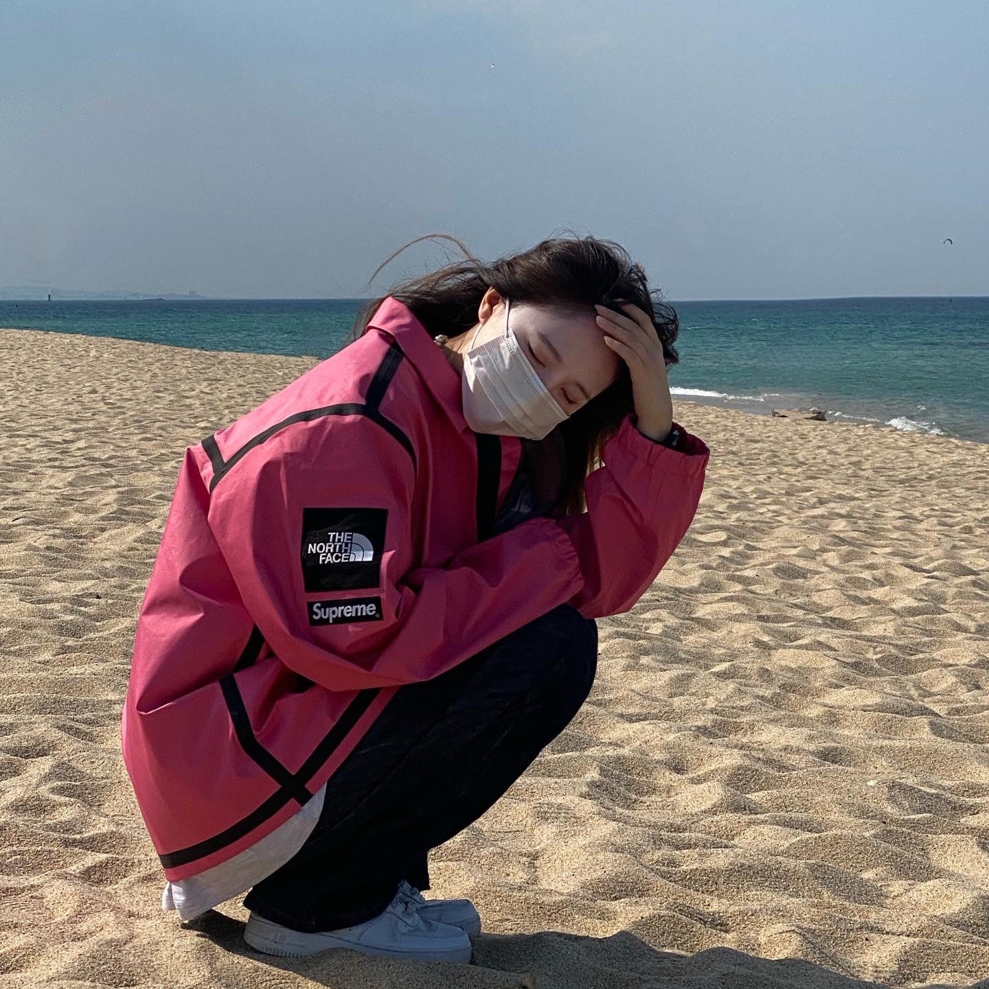 Supreme x The North Face Summit Series Outer Tape Seam Coaches Jacket Pink - 21SS, (W) Nike Air Force 1 '07 Low White 착용 스타일
