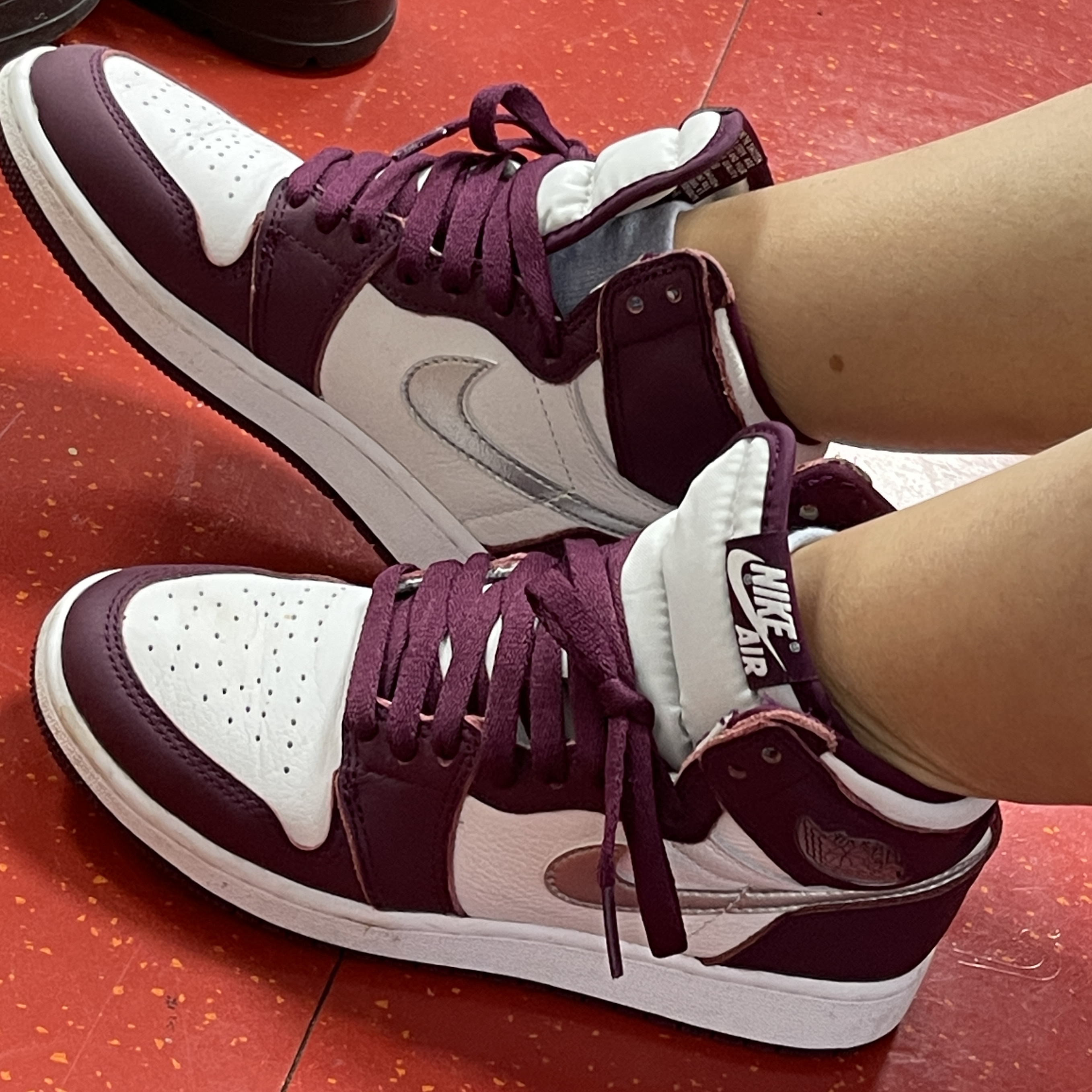 (GS) Jordan 1 Retro High OG Bordeaux 착용 스타일