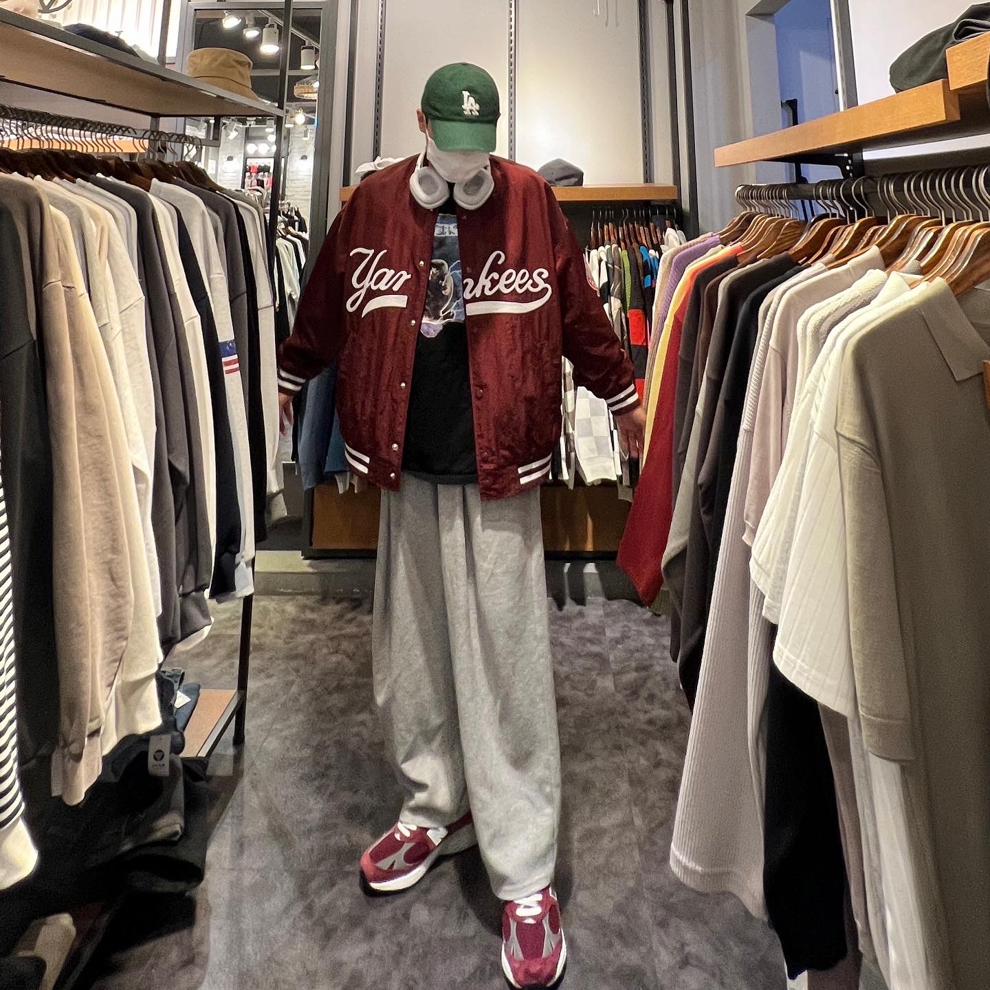 Apple AirPods Max Lightning Silver (Korean Ver.), New Balance 993 Made in USA Burgundy - D Standard 착용 스타일 - 3