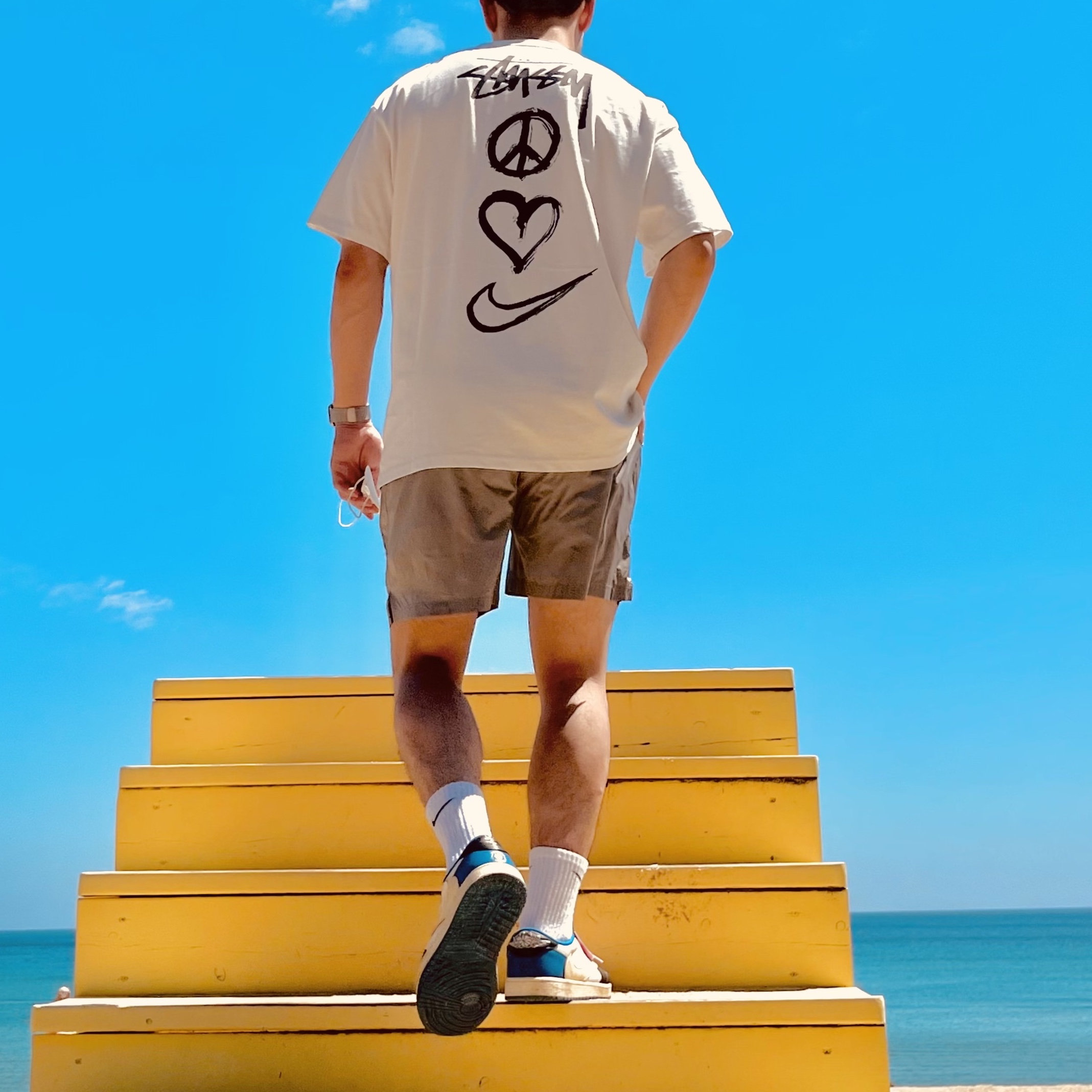 Nike x Stussy NRG RA T-Shirt Summit White (DM4942-121), IAB Studio Woven Shorts Gray 착용 스타일