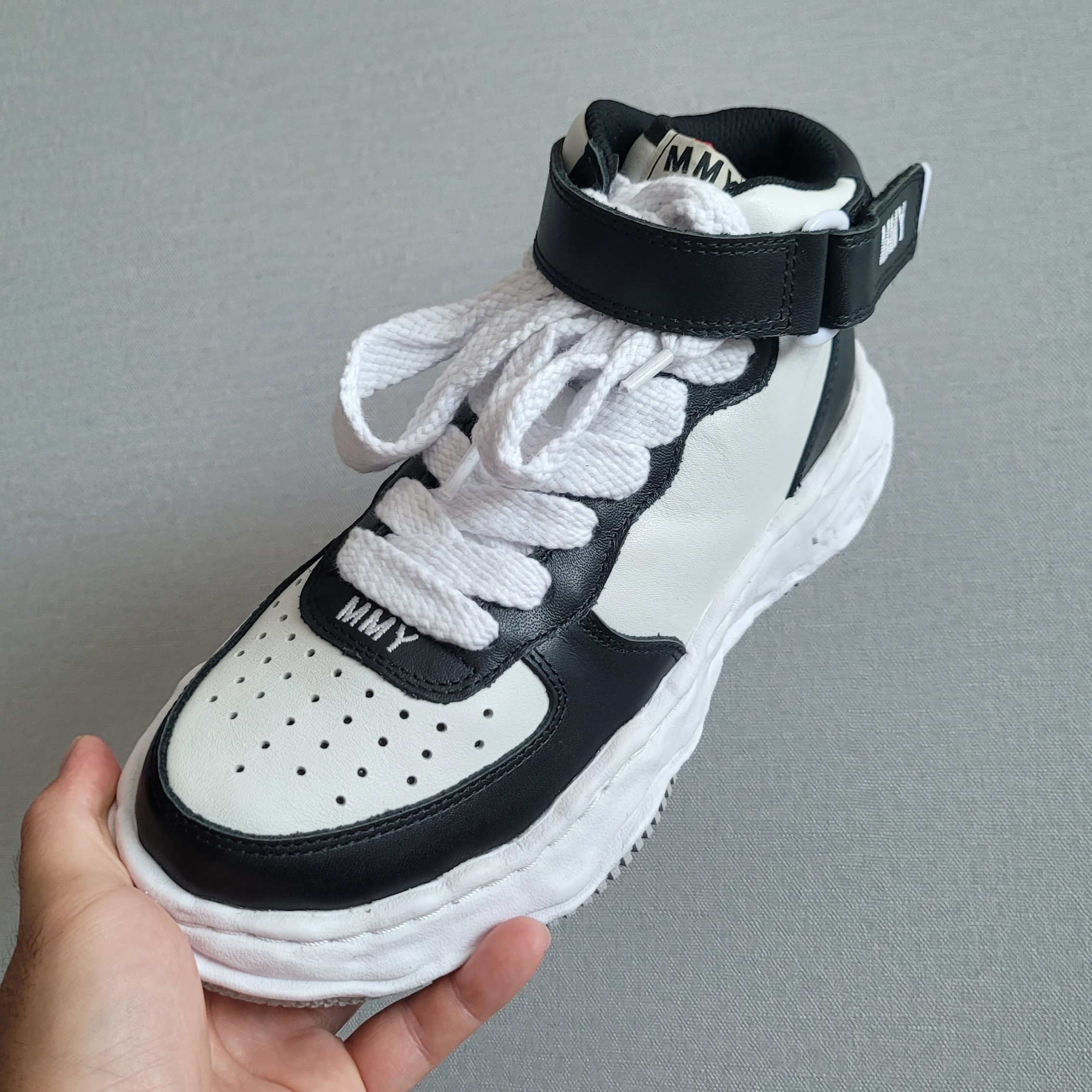 Maison Mihara Yasuhiro Wayne OG Sole Leather High-top Sneakers Black White 착용 스타일 - 2