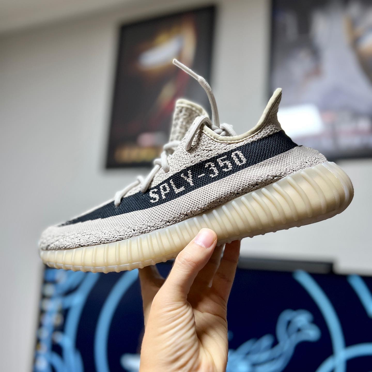 Adidas Yeezy Boost 350 V2 Slate Core Black 2022/2023 착용 스타일 - 2