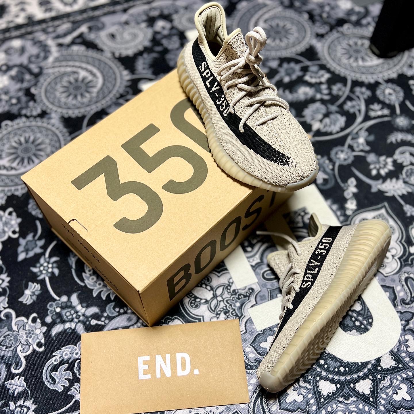 Adidas Yeezy Boost 350 V2 Slate Core Black 2022/2023 착용 스타일 - 1