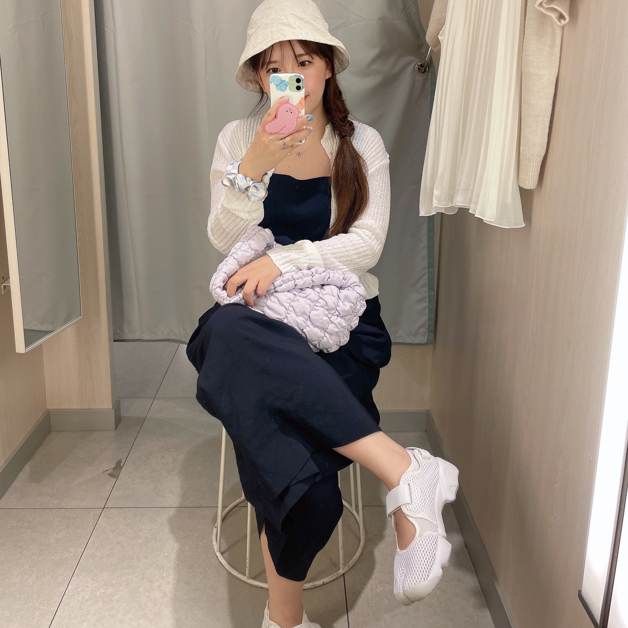 COS Quilted Mini Bag Dusty Lilac, (W) Nike Air Rift Breathe White 착용 스타일 - 3