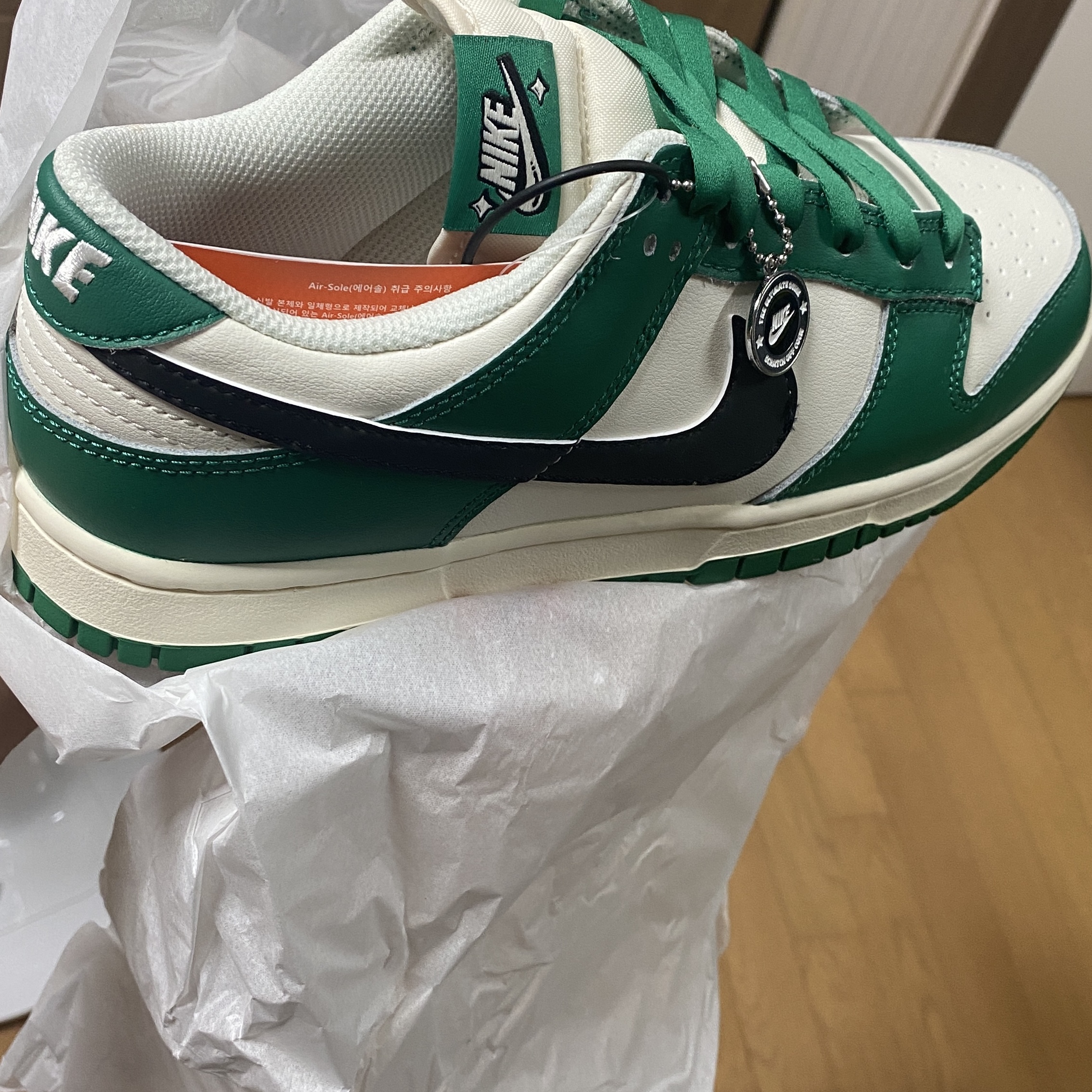 Nike Dunk Low Retro SE Jackpot Malachite 착용 스타일 - 2