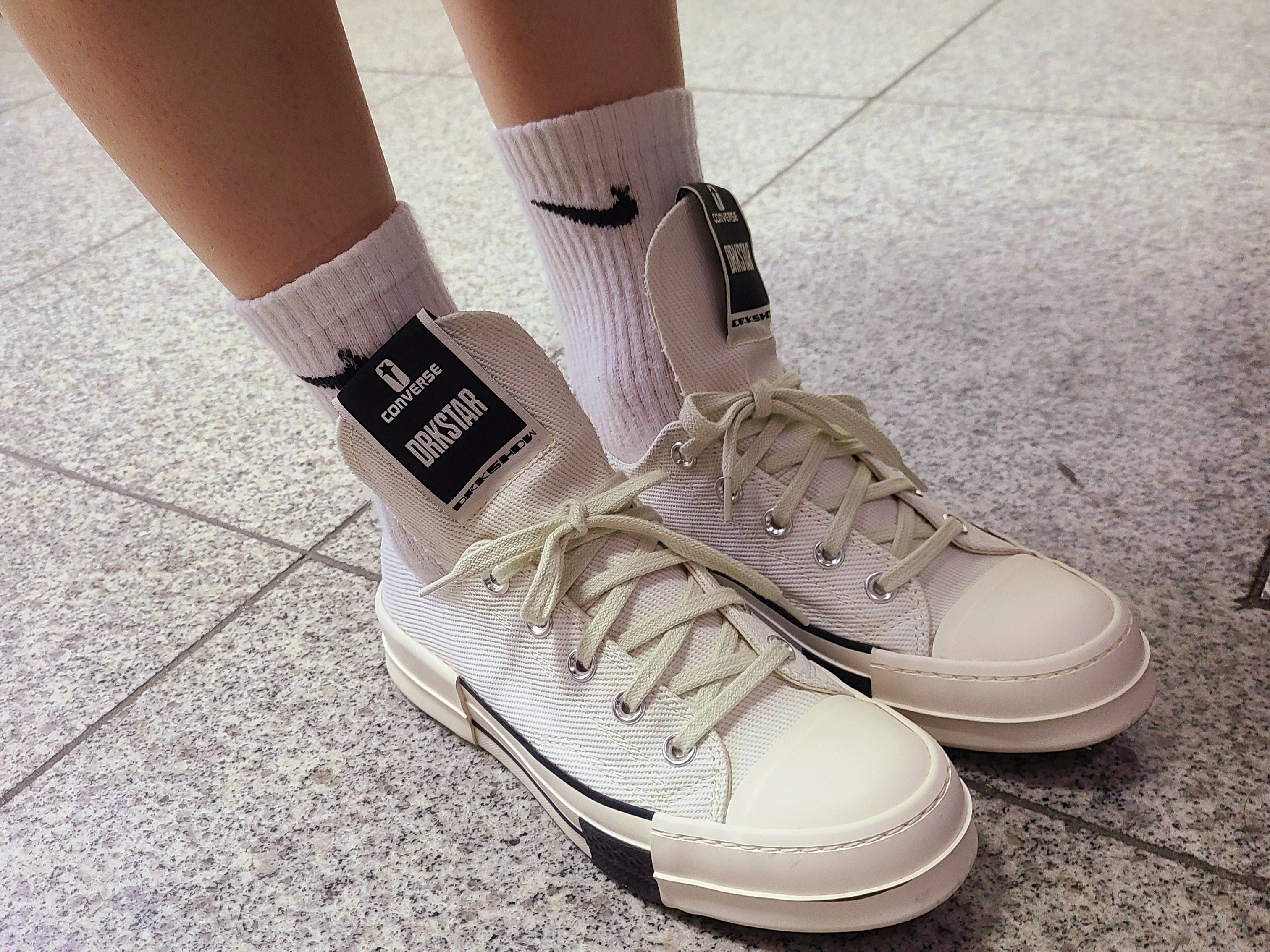 Converse x Drkshdw Drkstr Chuck 70 Ox White 착용 스타일 - 4