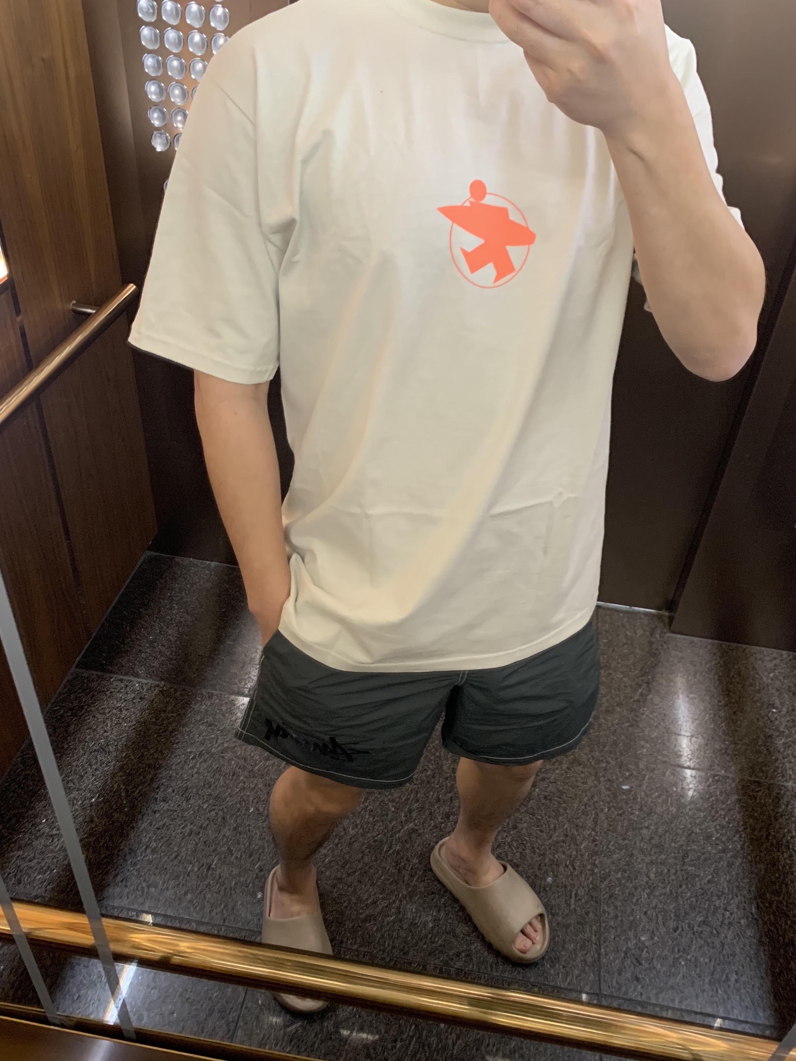 Adidas Yeezy Slide Pure, Stussy Big Stock Nylon Shorts Charcoal 착용 스타일