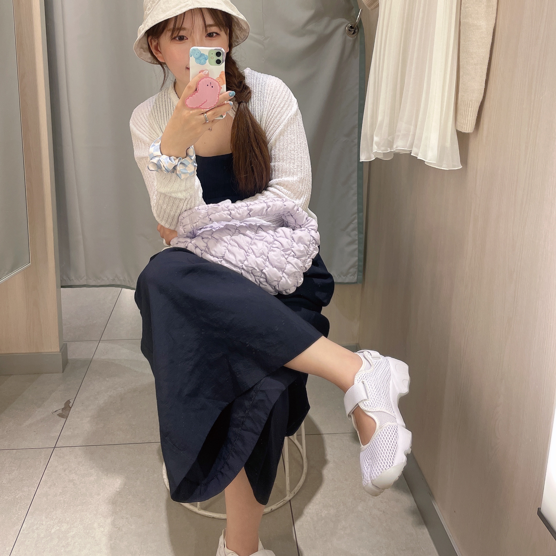 COS Quilted Mini Bag Dusty Lilac, (W) Nike Air Rift Breathe White 착용 스타일 - 2