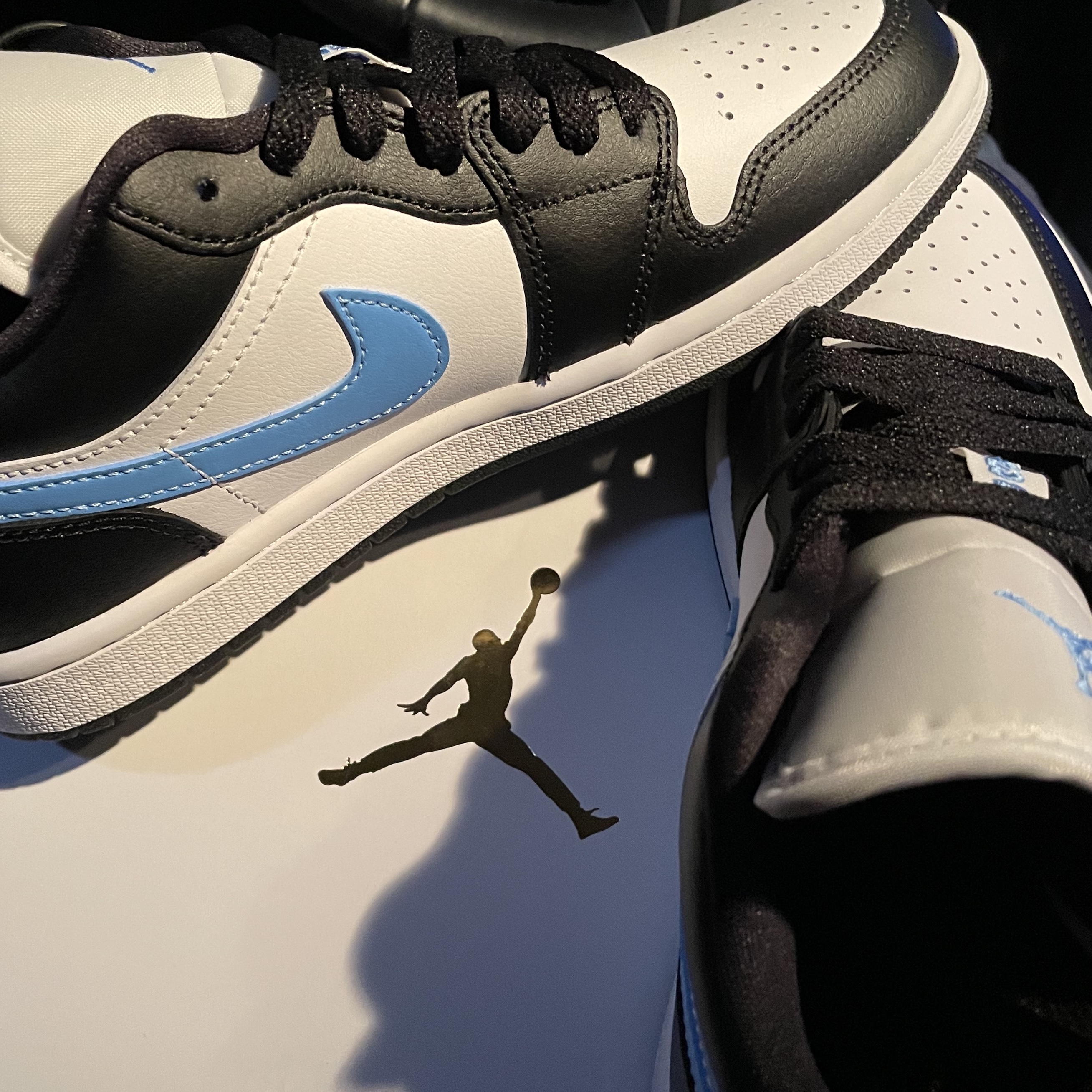 (W) Jordan 1 Low Black University Blue 착용 스타일 - 2