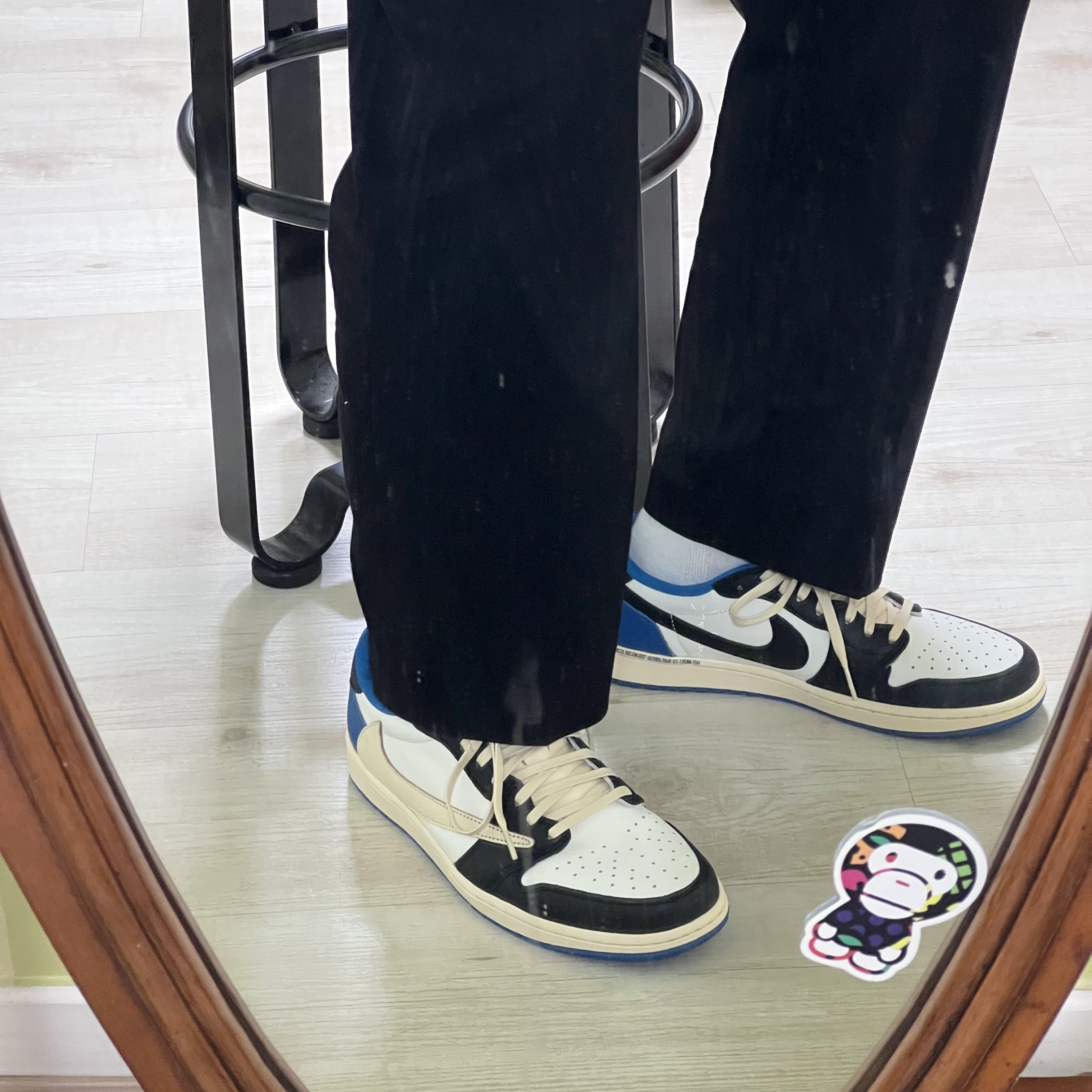 Jordan 1 x Travis Scott x Fragment Retro Low OG SP Military Blue, Darkr8m Studio White Logo Cap 착용 스타일 - 2
