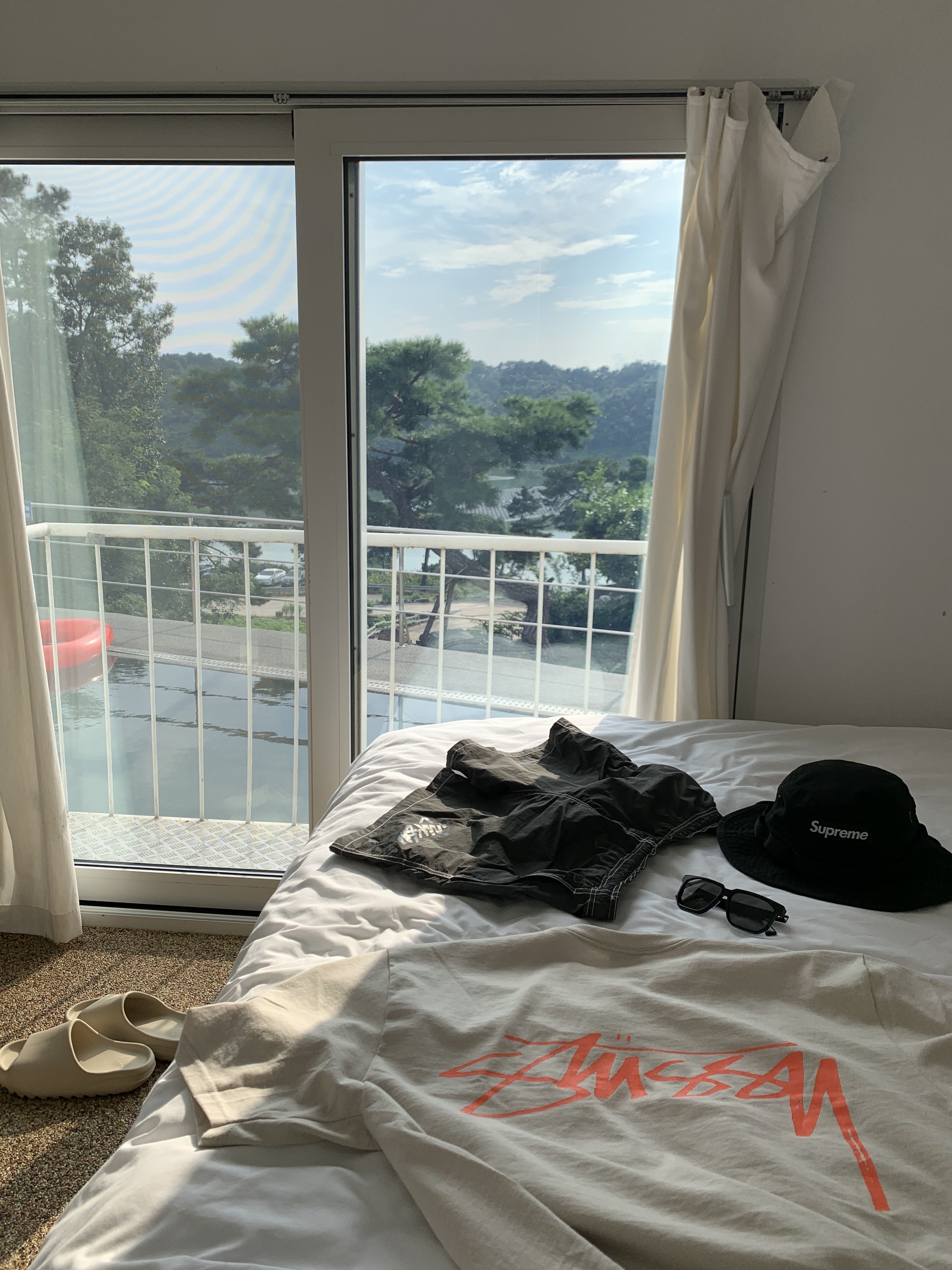 Stussy x Our Legacy Surfman 2 Pigment Dyed T-Shirt Pink, Stussy SS Link Deep Bucket Hat White 착용 스타일 - 2