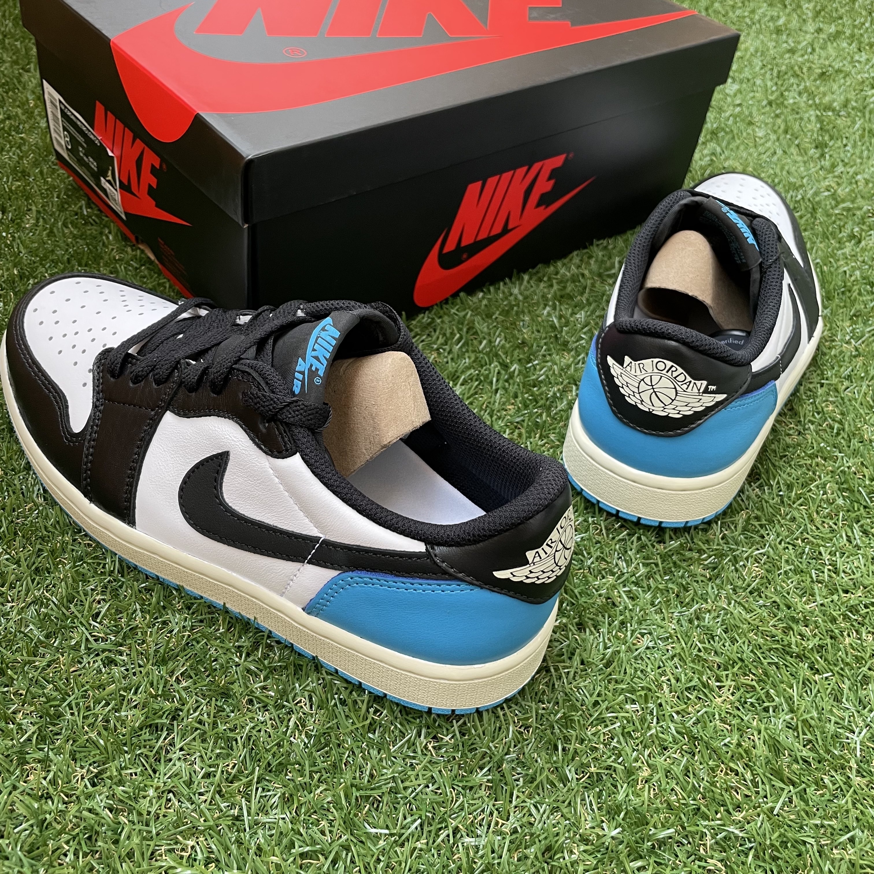 Jordan 1 Retro Low OG Black and Dark Powder Blue, (W) Jordan 1 Retro Low OG Black and Dark Powder Blue 착용 스타일 - 2