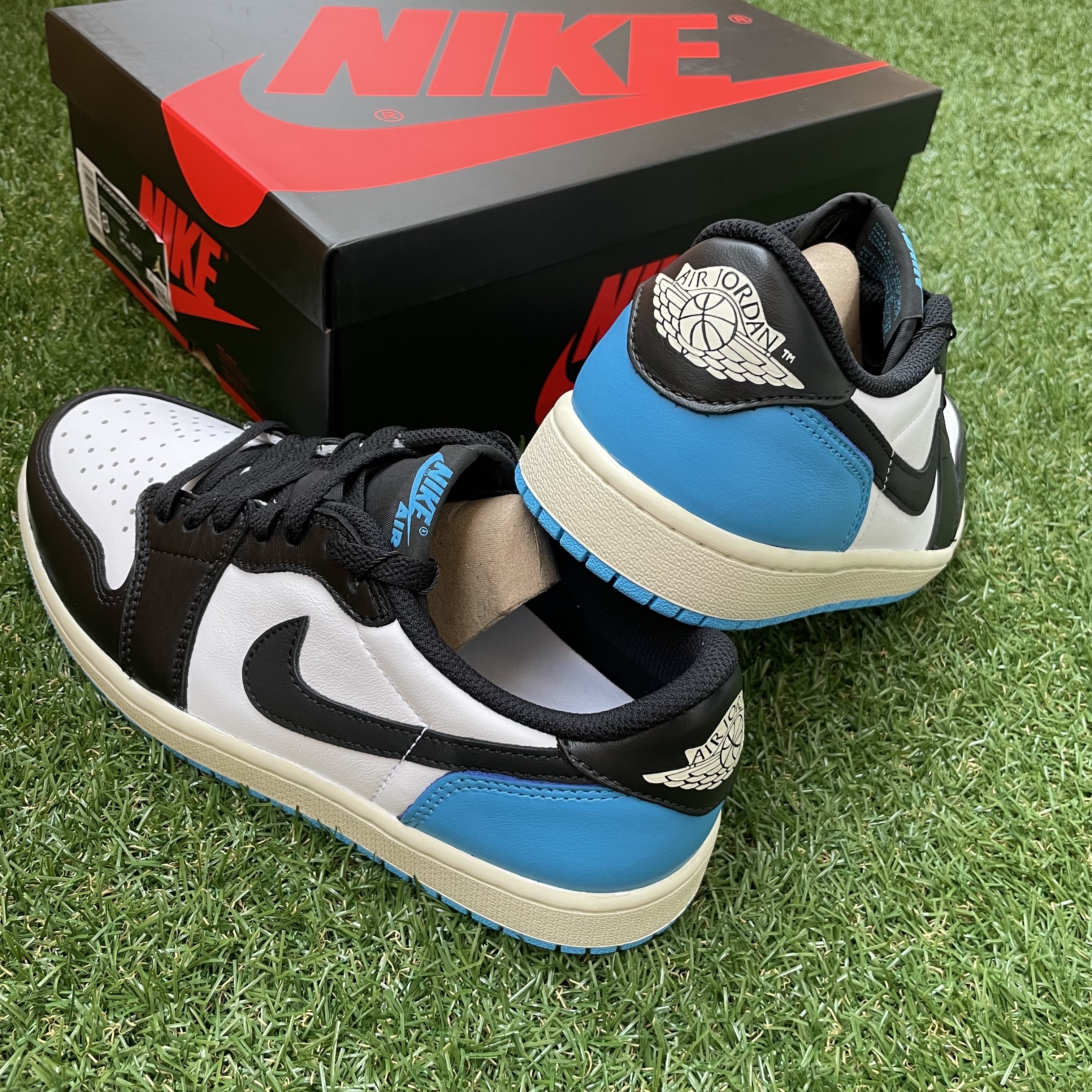 Jordan 1 Retro Low OG Black and Dark Powder Blue, (W) Jordan 1 Retro Low OG Black and Dark Powder Blue 착용 스타일 - 3