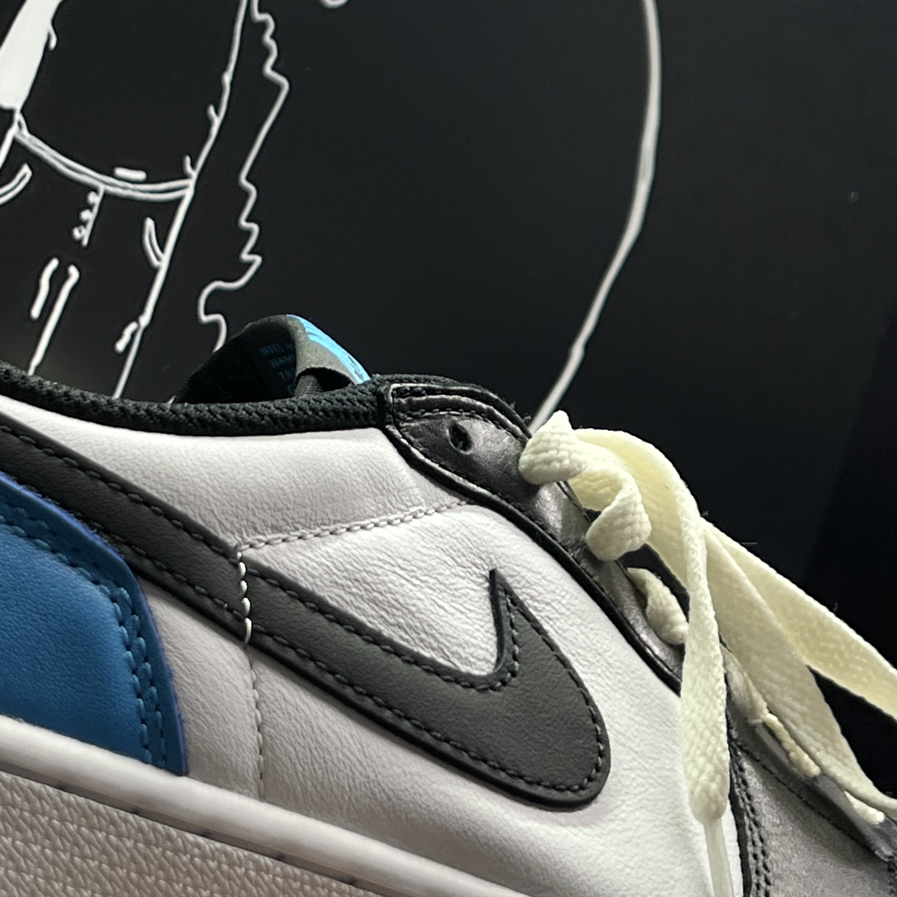 Jordan 1 Retro Low OG Black and Dark Powder Blue 착용 스타일