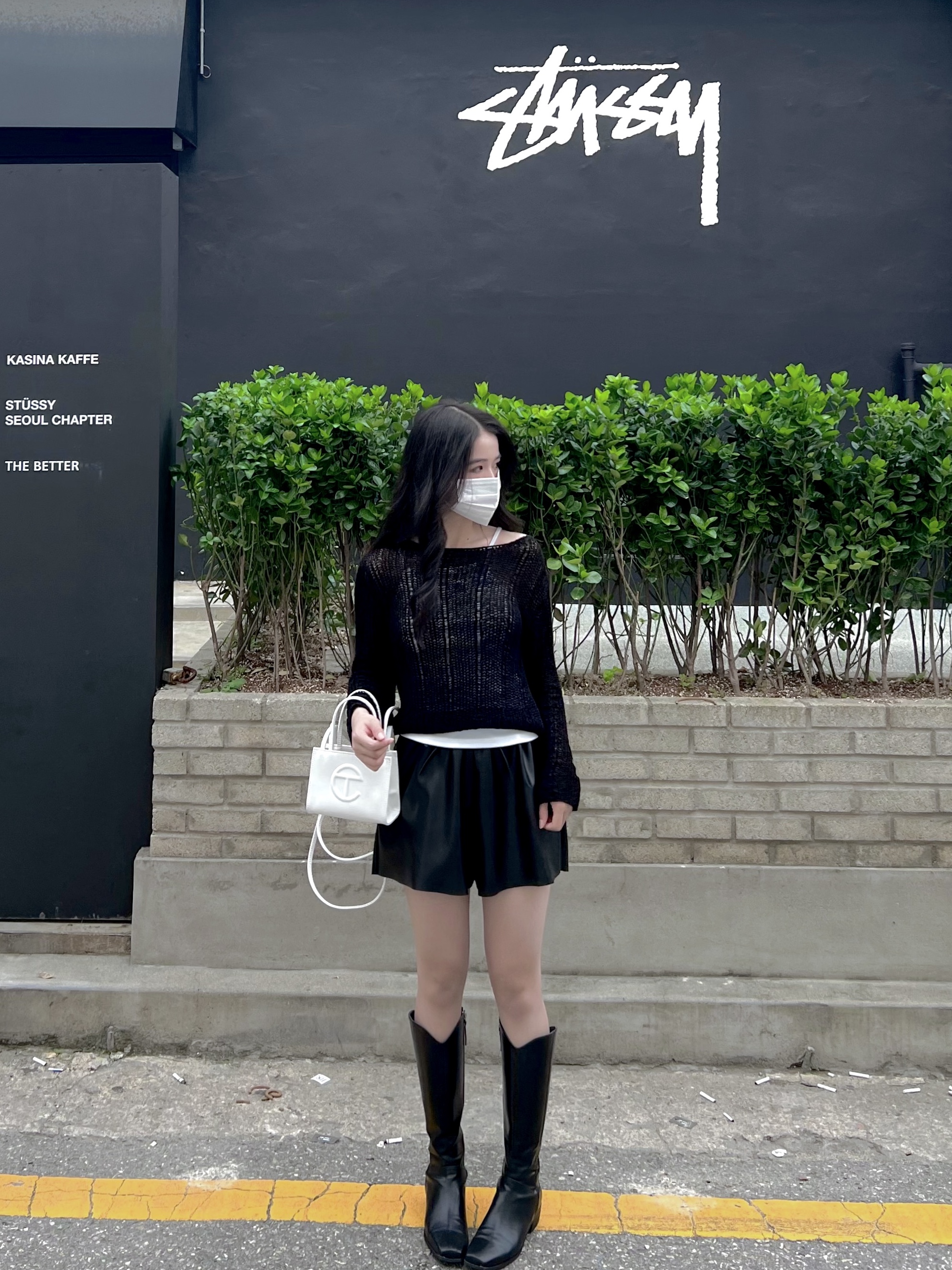 Telfar Small Shopping Bag White 착용 스타일 - 1