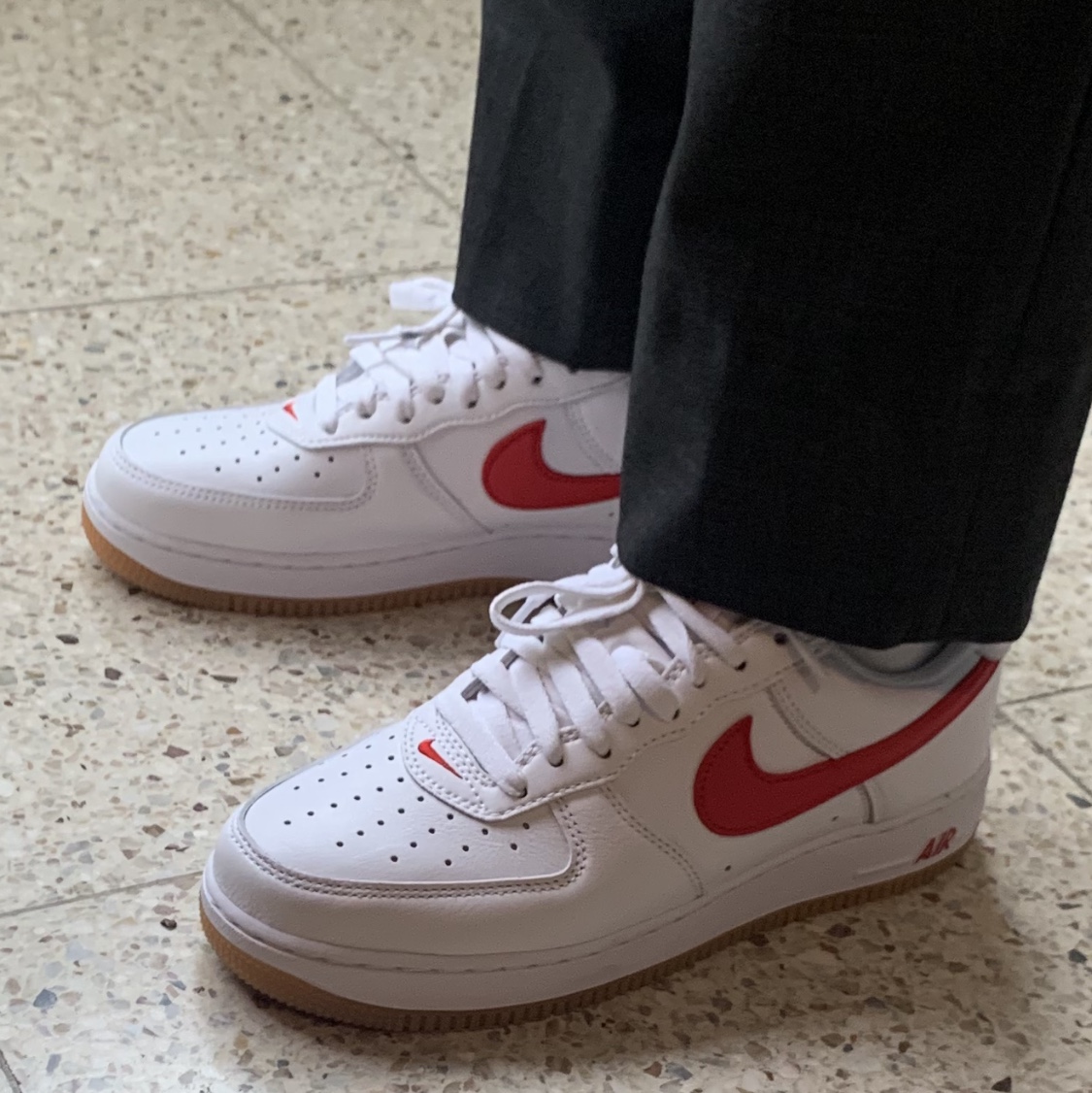 Nike Air Force 1 Low Retro Color of the Month University Red 착용 스타일 - 2