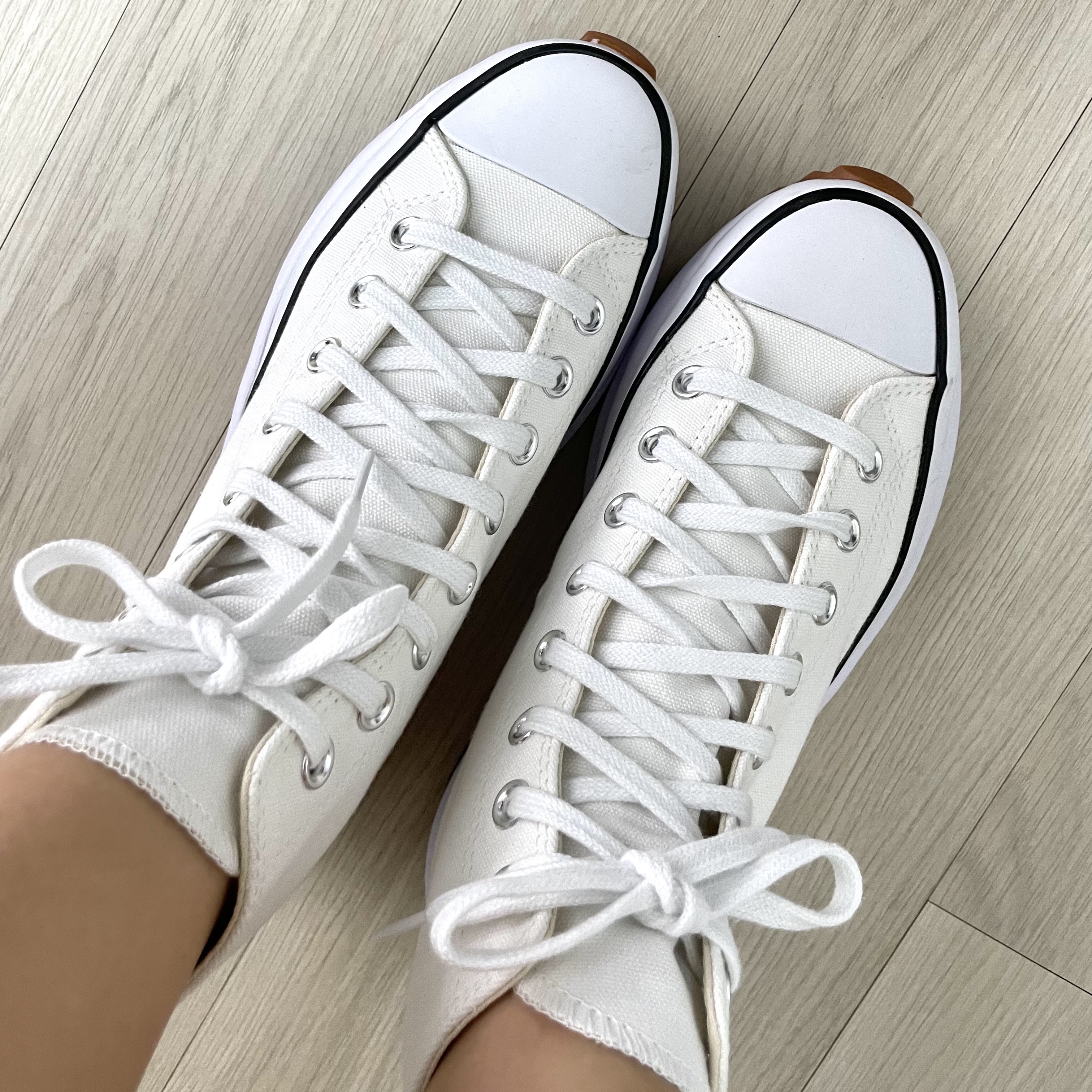 Converse Run Star Hike Hi White Black Gum 착용 스타일 - 1