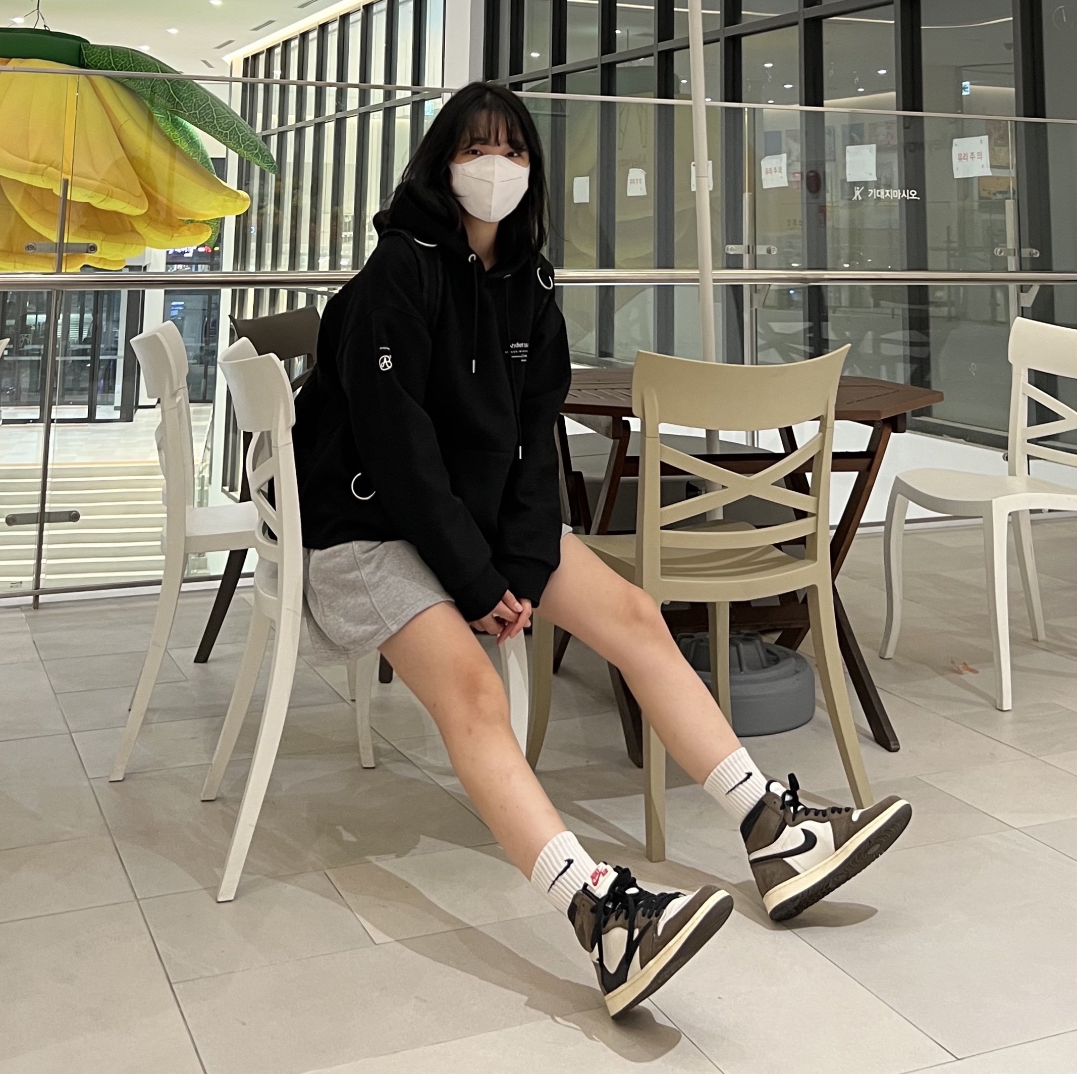 Jordan 1 x Travis Scott Retro High OG SP Mocha 착용 스타일