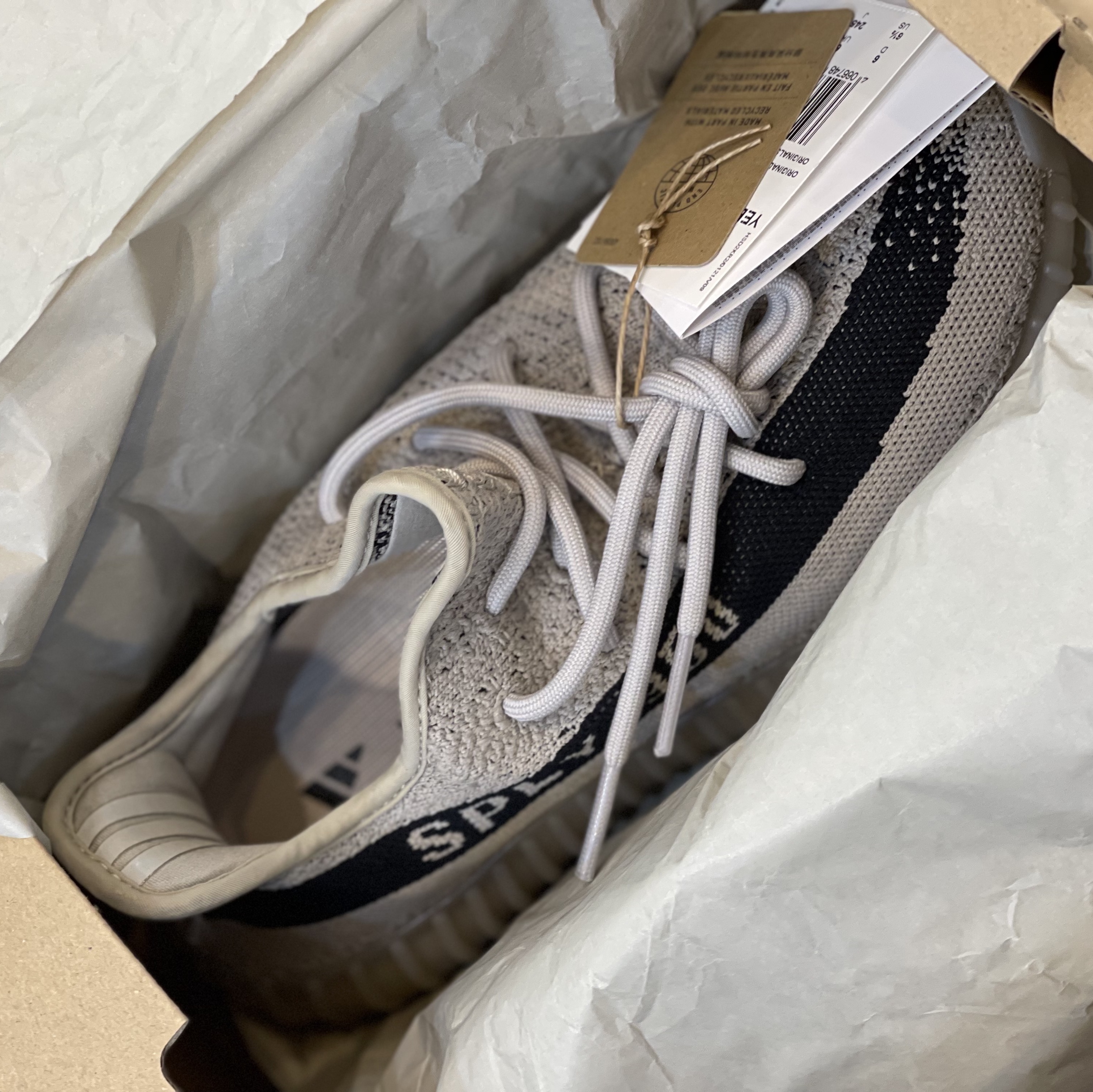 Adidas Yeezy Boost 350 V2 Slate Core Black 2022/2023 착용 스타일 - 3