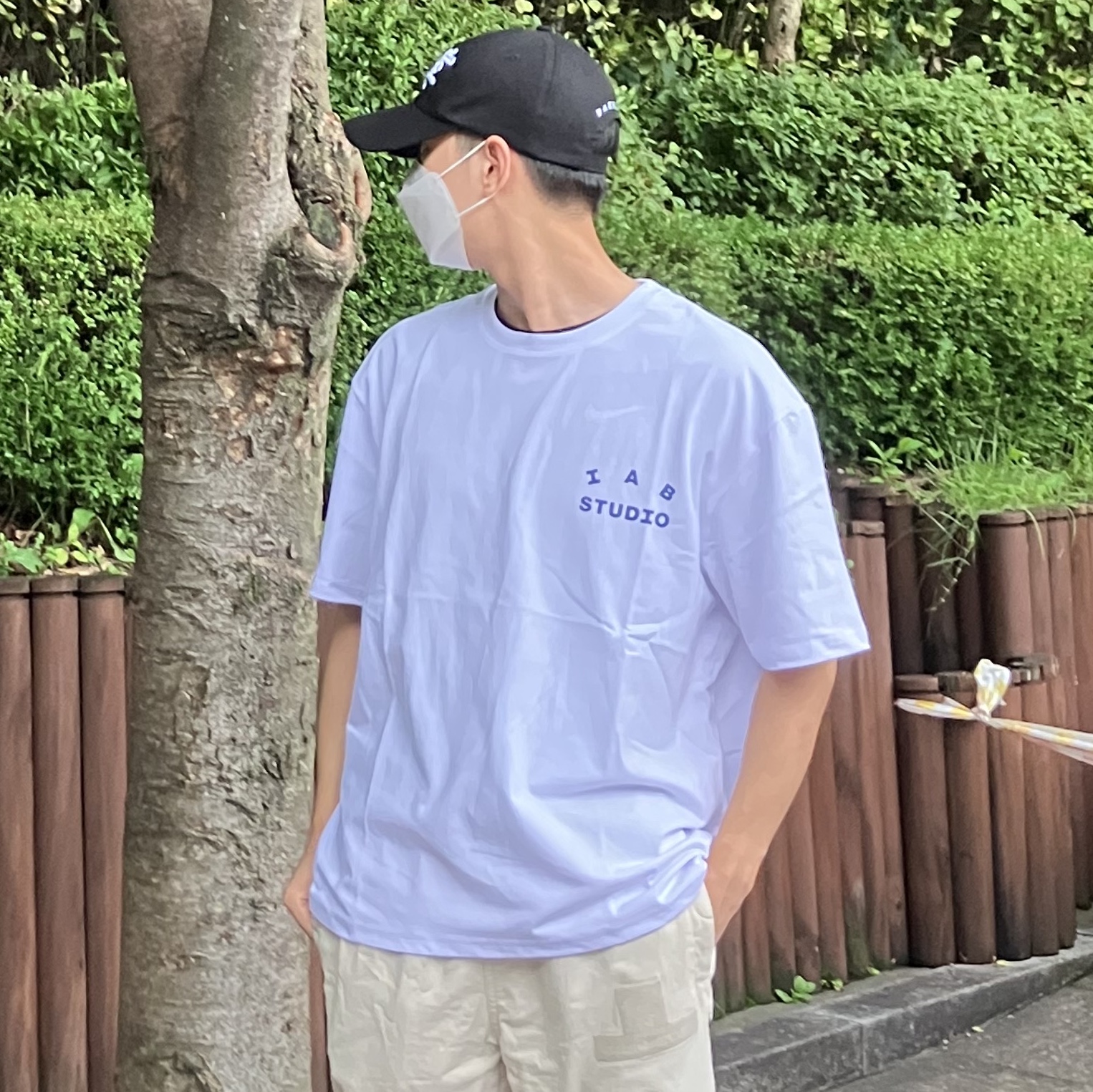 Darkr8m Studio White Logo Cap, IAB Studio T-Shirt White Navy - 22FW 착용 스타일 - 2