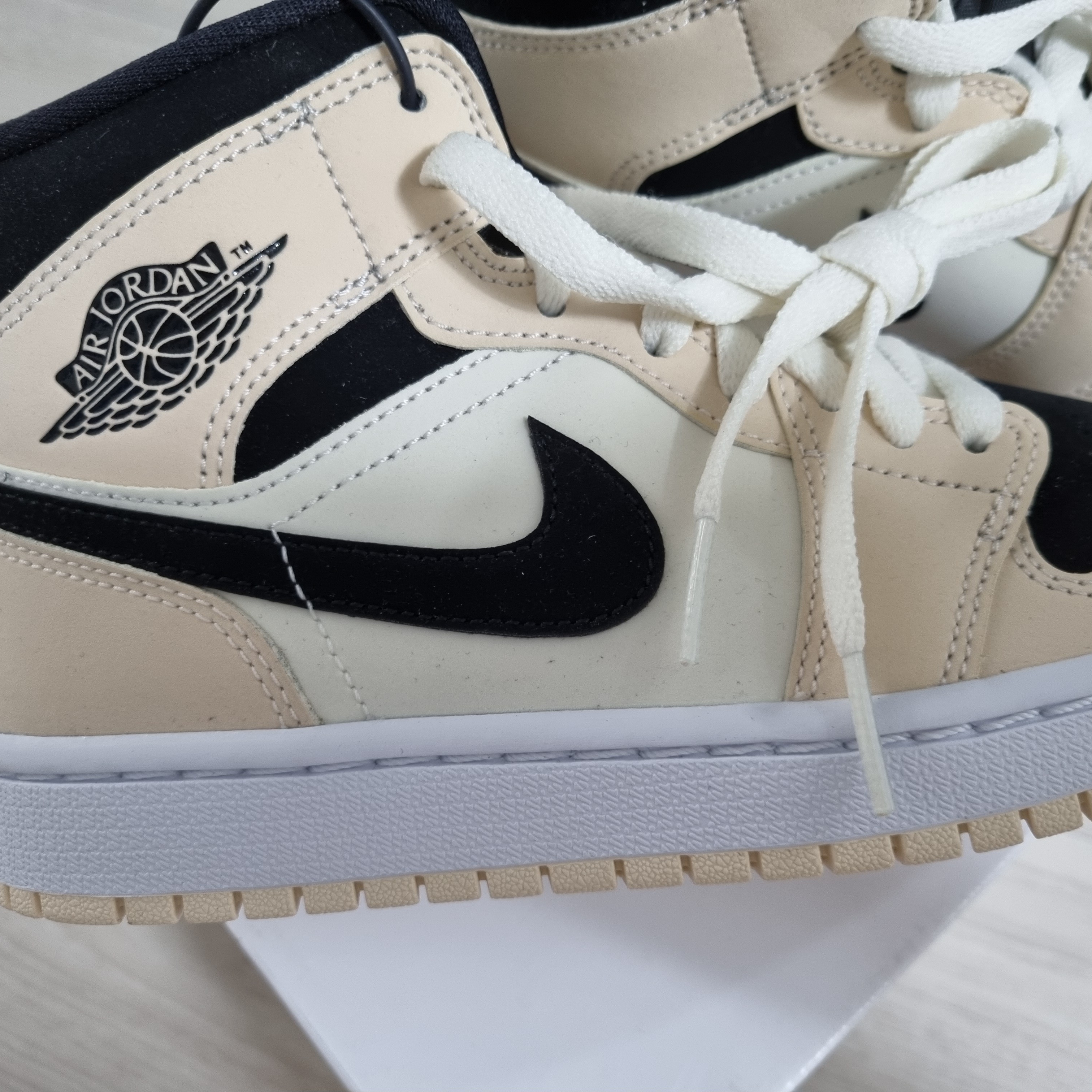 (W) Jordan 1 Mid Barely Orange, Nike x Off-White Dunk Low The 50 - Lot 46 착용 스타일 - 3