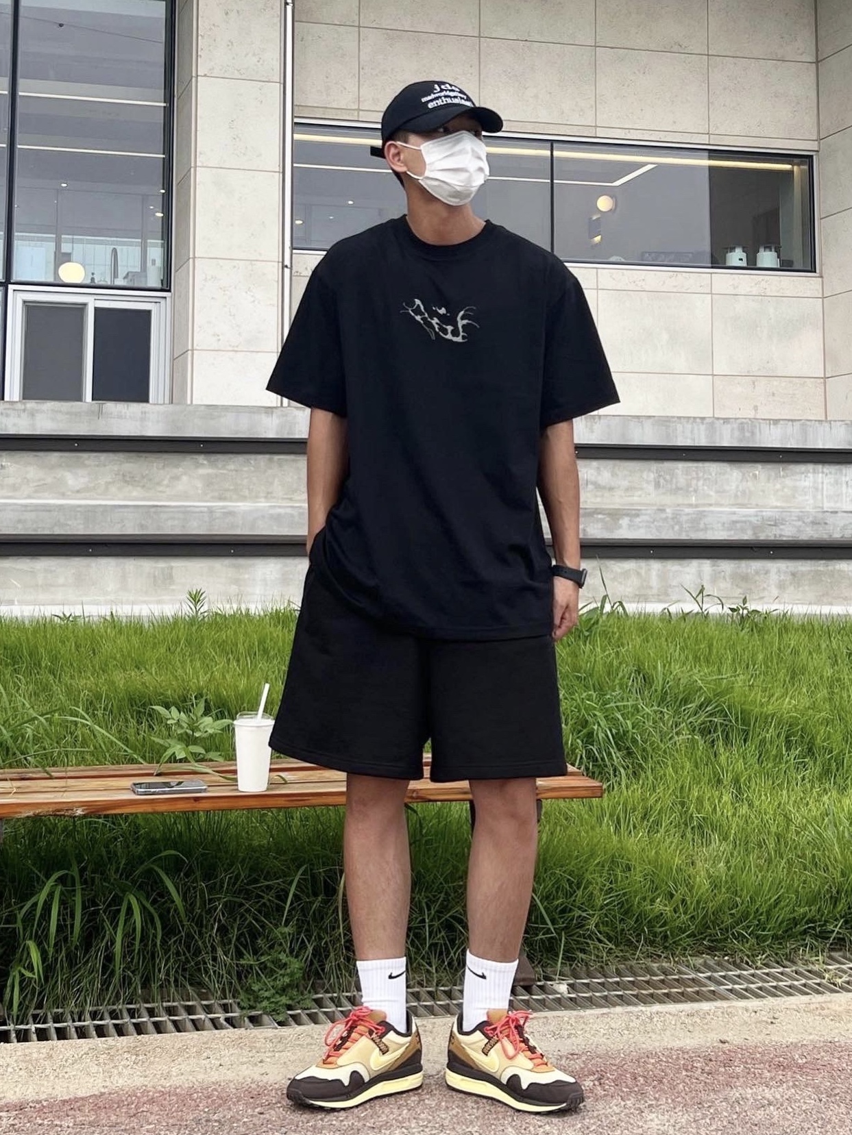 Nike x Travis Scott Air Max 1 Cact.us Brown 착용 스타일