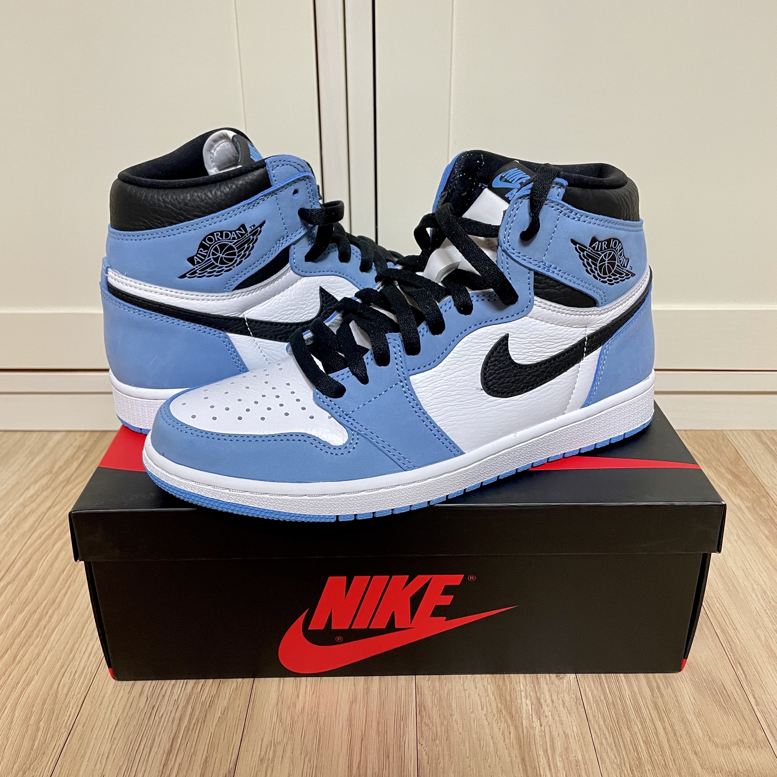 Jordan 1 Retro High OG University Blue 착용 스타일 - 2