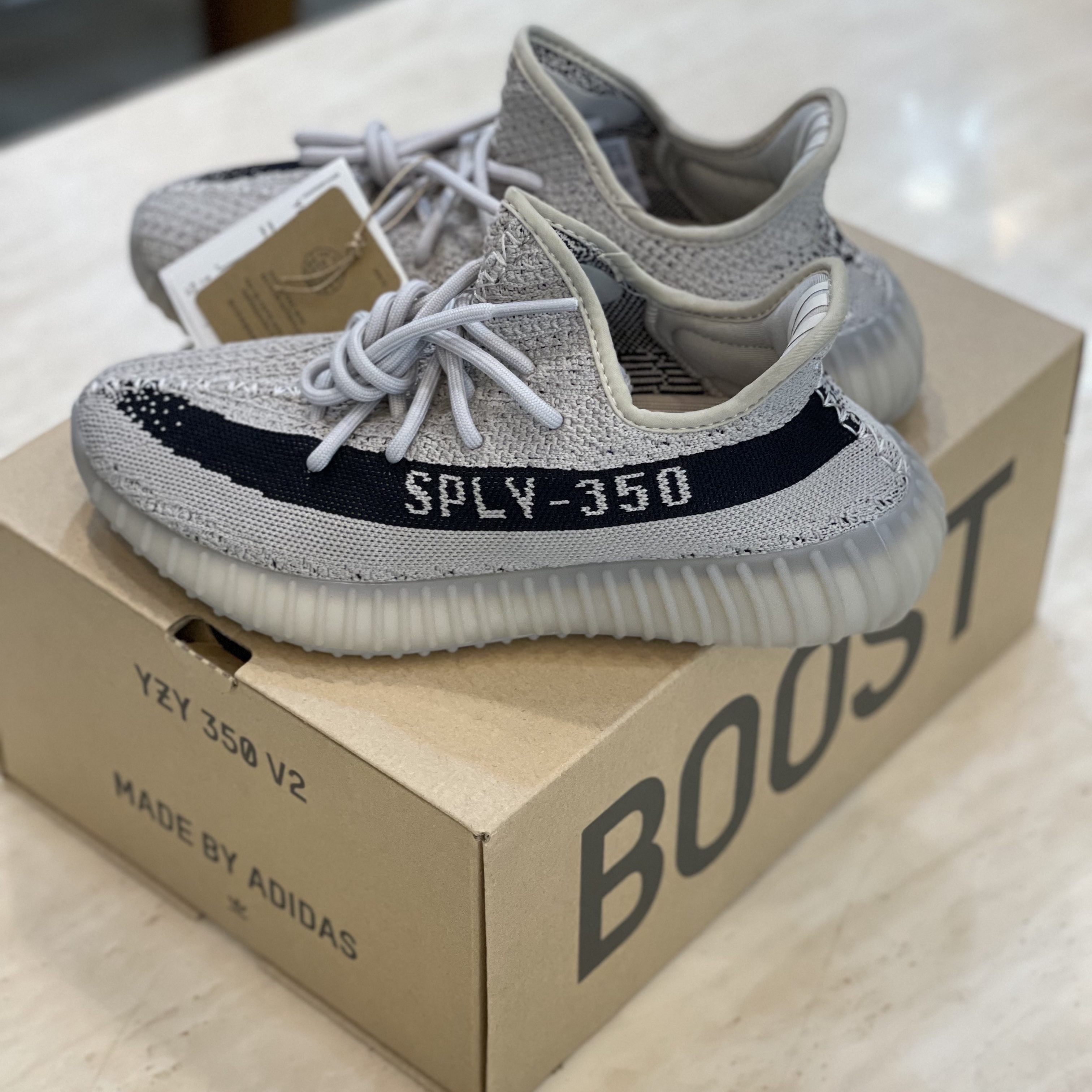 Adidas Yeezy Boost 350 V2 Slate Core Black 2022/2023 착용 스타일 - 2