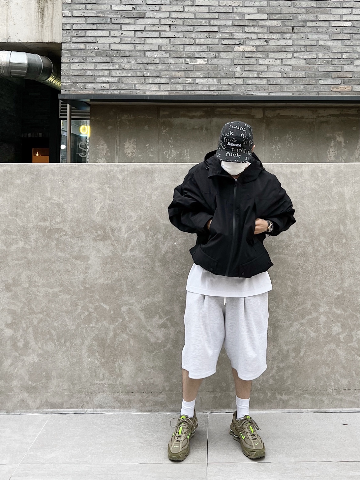 Nike x Supreme Shox Ride 2 SP Neutral Olive, Supreme Washed Chino Twill Camp Cap Black 착용 스타일 - 2